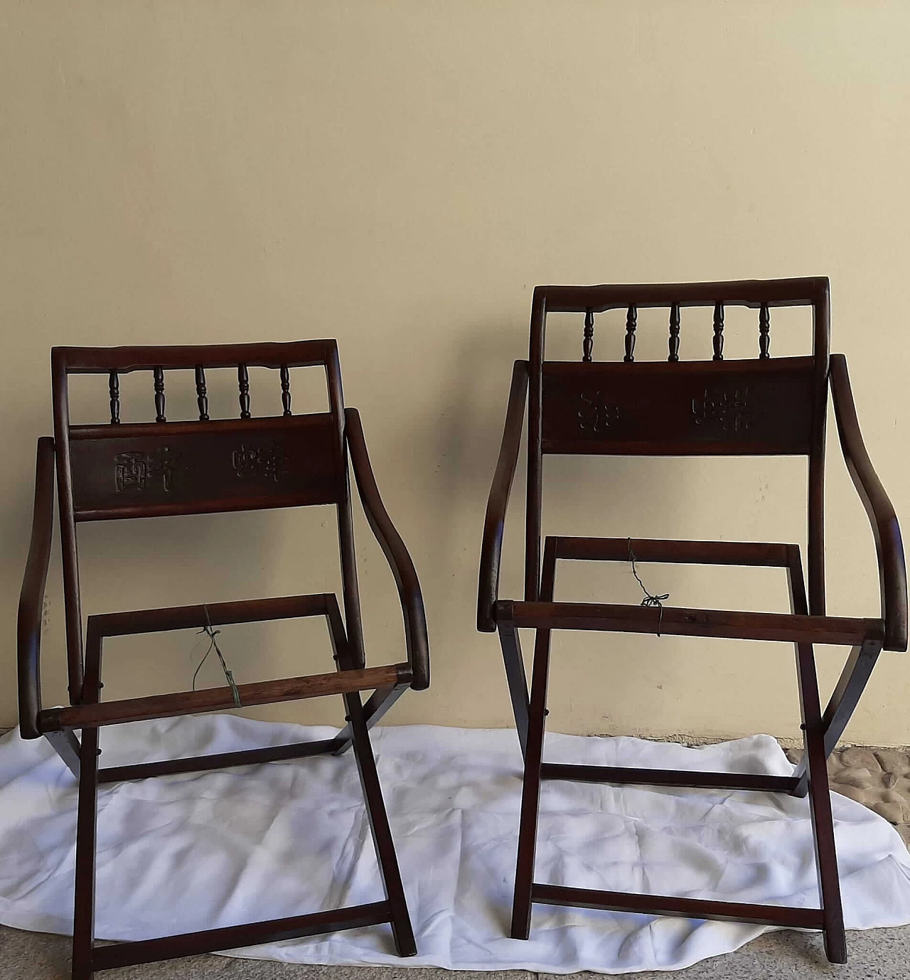 Pair of Chinese folding wooden chairs, 1930s 4