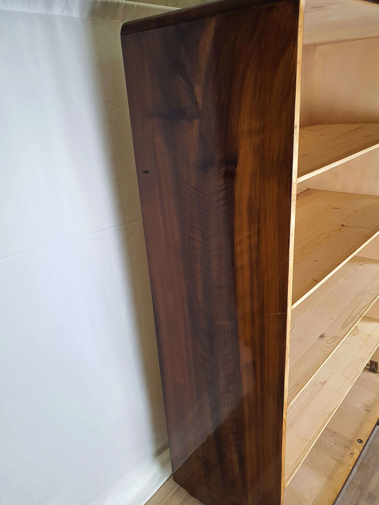 Mahogany burl bookcase with five adaptable shelves, 1950s 3