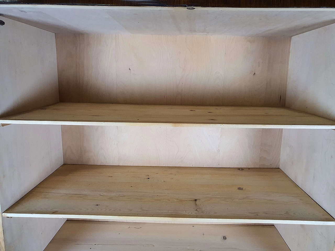 Mahogany burl bookcase with five adaptable shelves, 1950s 11