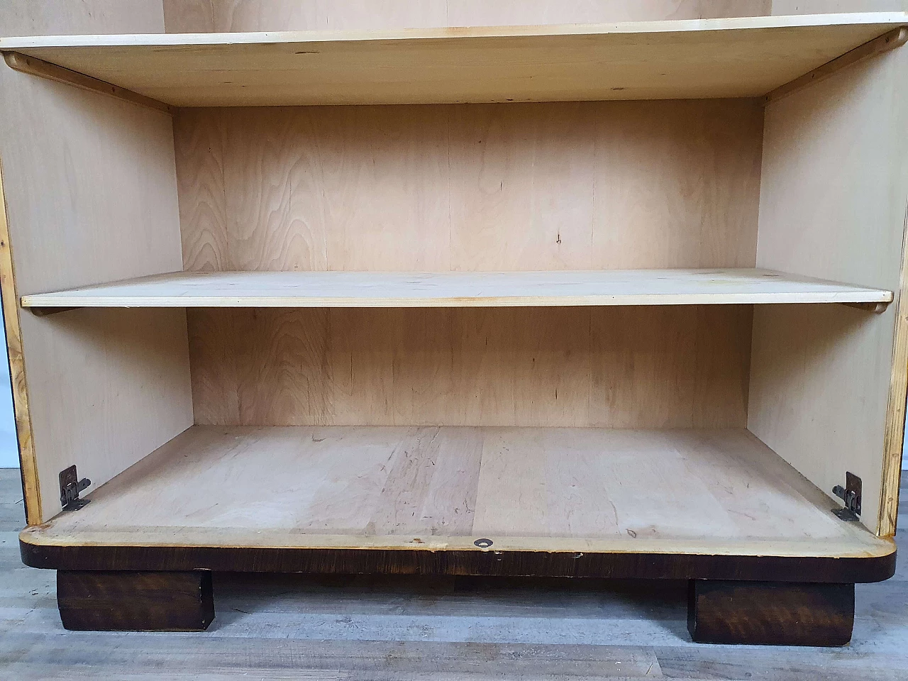 Mahogany burl bookcase with five adaptable shelves, 1950s 13