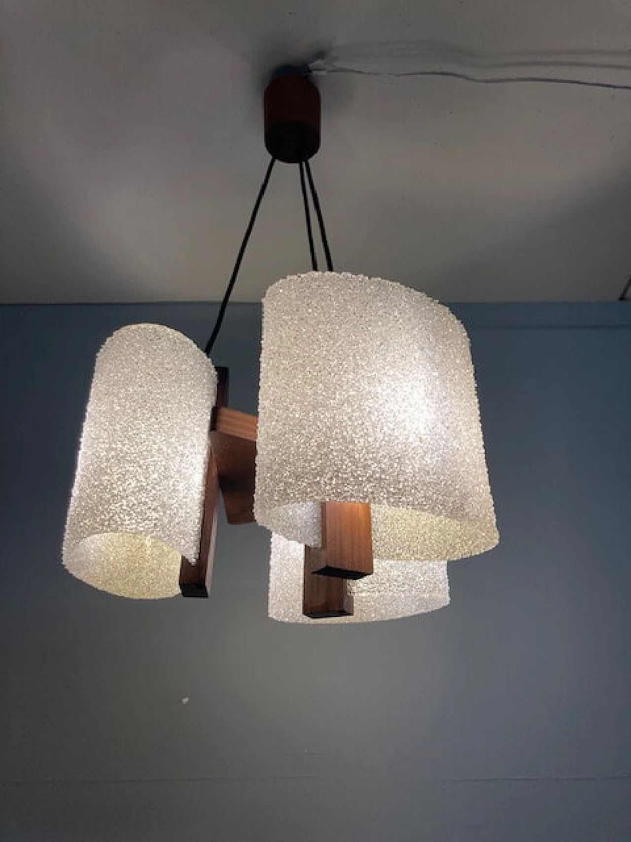 Lampadario a sospensione a tre luci in teak massello, anni '70 2