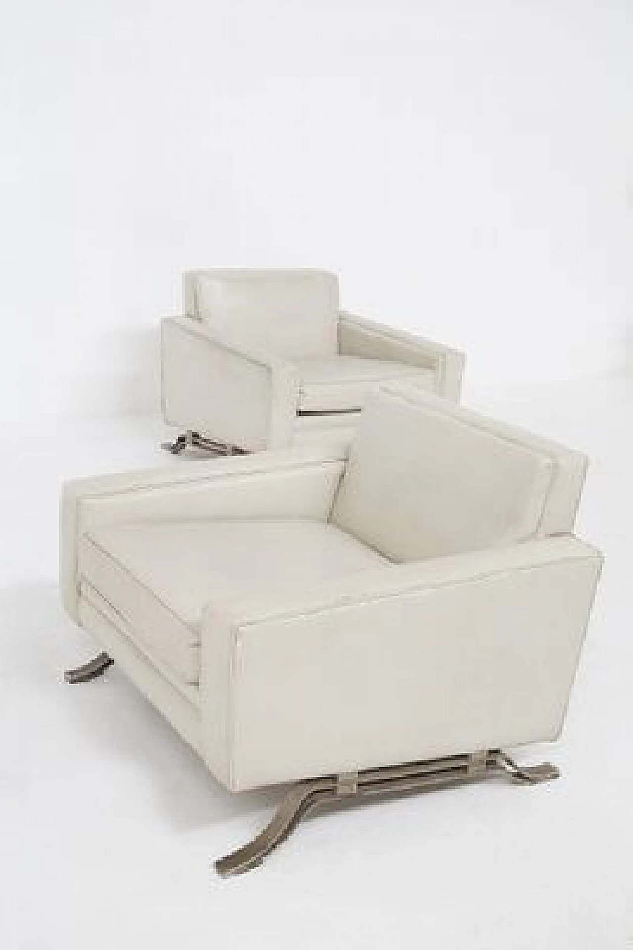 Pair of gray leather armchairs attributed to Ignazio Gardella, 1950s 1