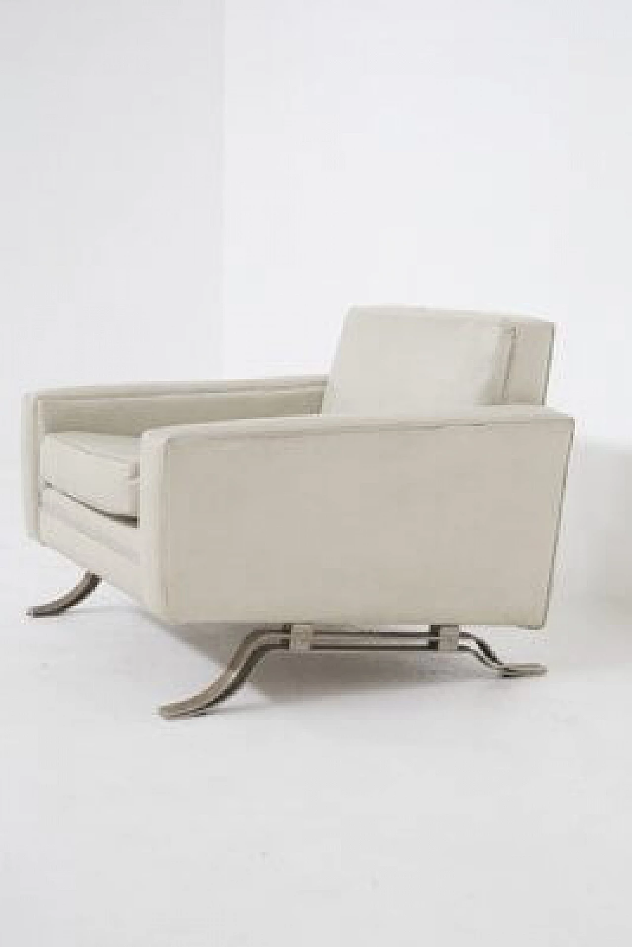 Pair of gray leather armchairs attributed to Ignazio Gardella, 1950s 4