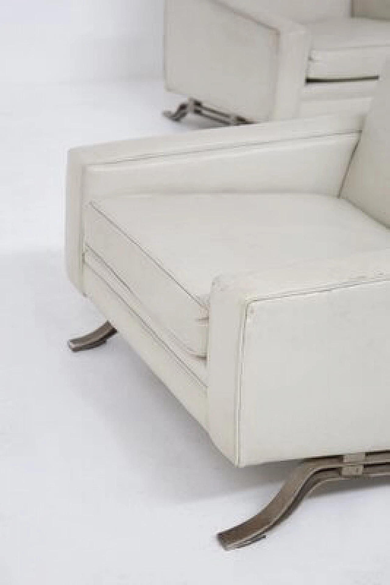 Pair of gray leather armchairs attributed to Ignazio Gardella, 1950s 5