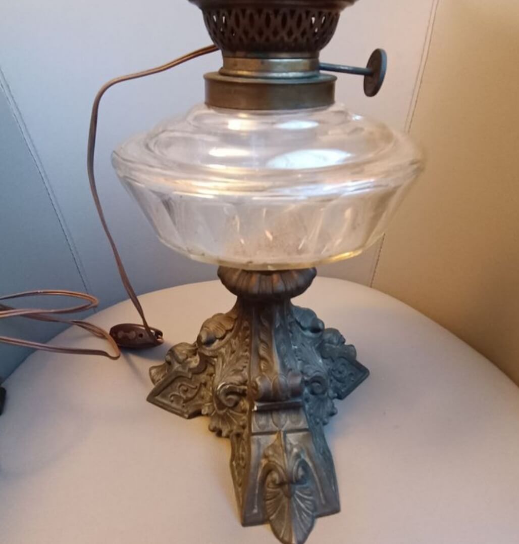 Lampada a olio elettrificata con base in bronzo, anni '30