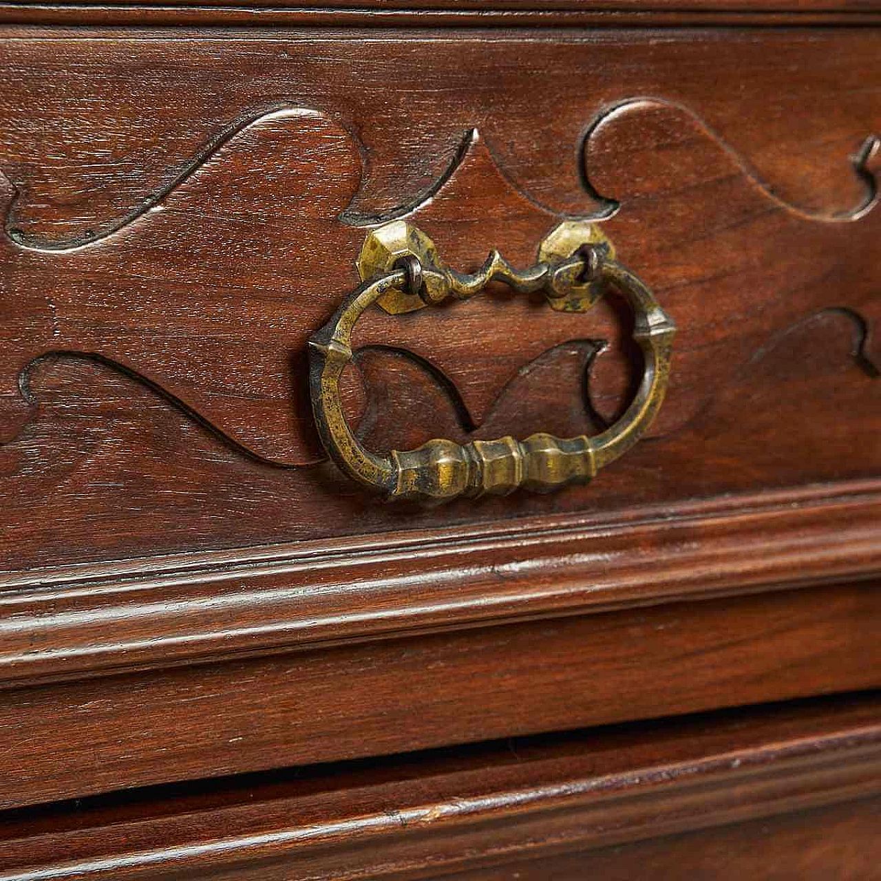 Four-drawer wooden chest of drawers with carved decorations in relief, 17th century 9