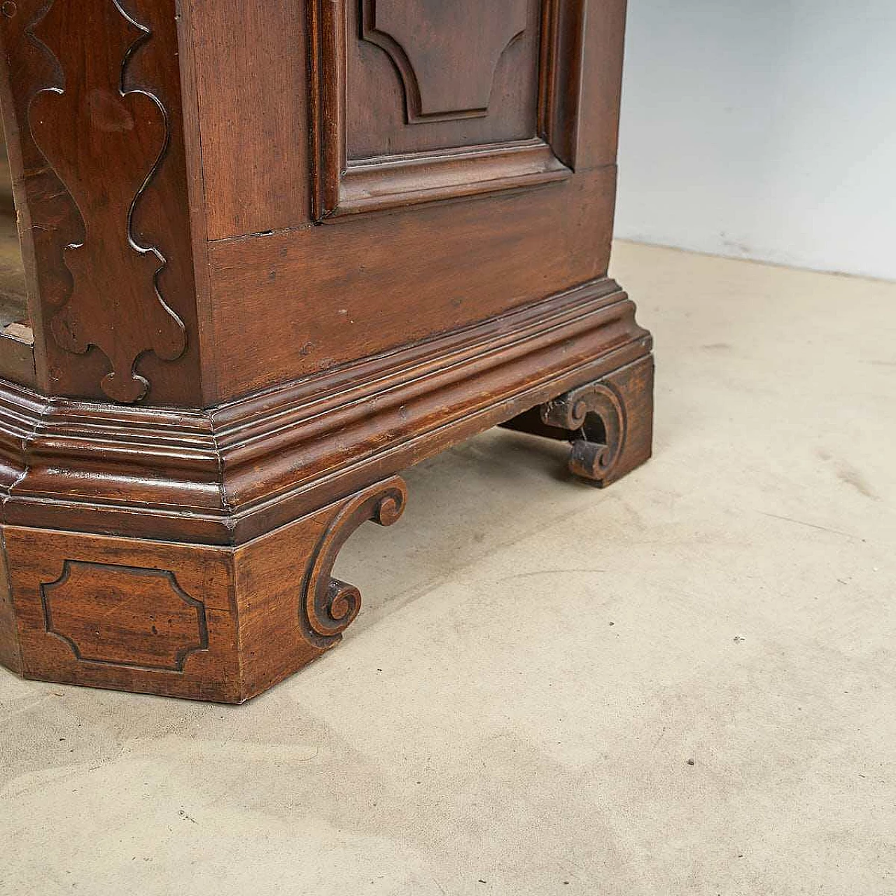 Four-drawer wooden chest of drawers with carved decorations in relief, 17th century 13