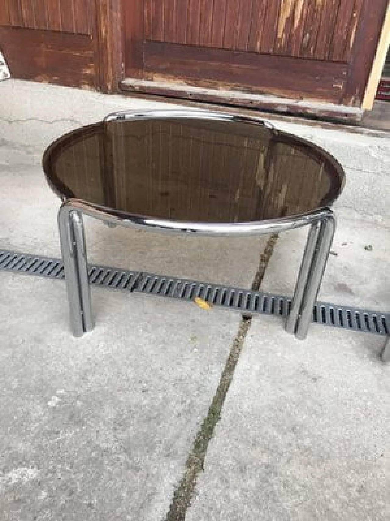 Round side table in chromed metal with glass top, 1960s 1