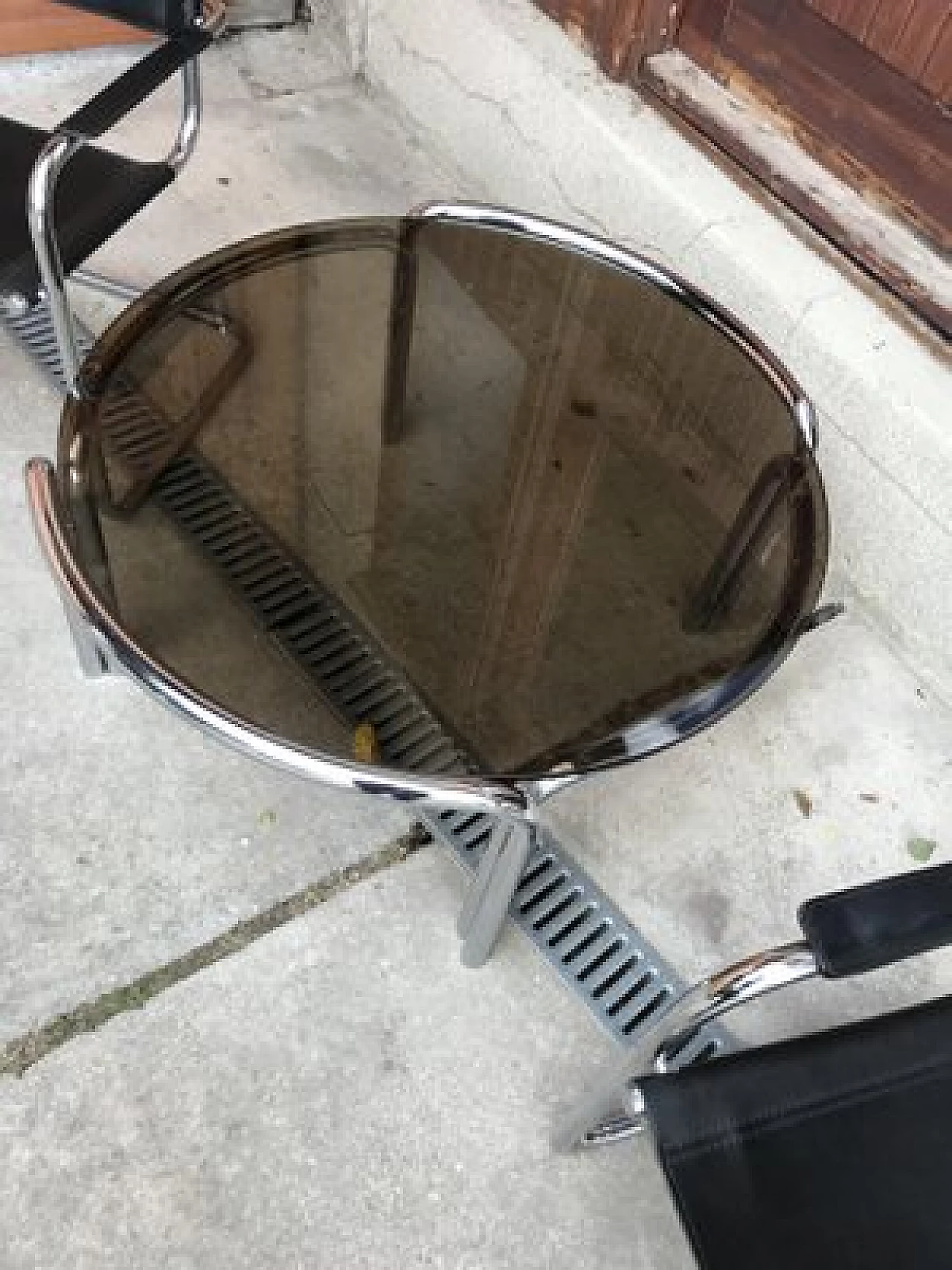 Round side table in chromed metal with glass top, 1960s 3