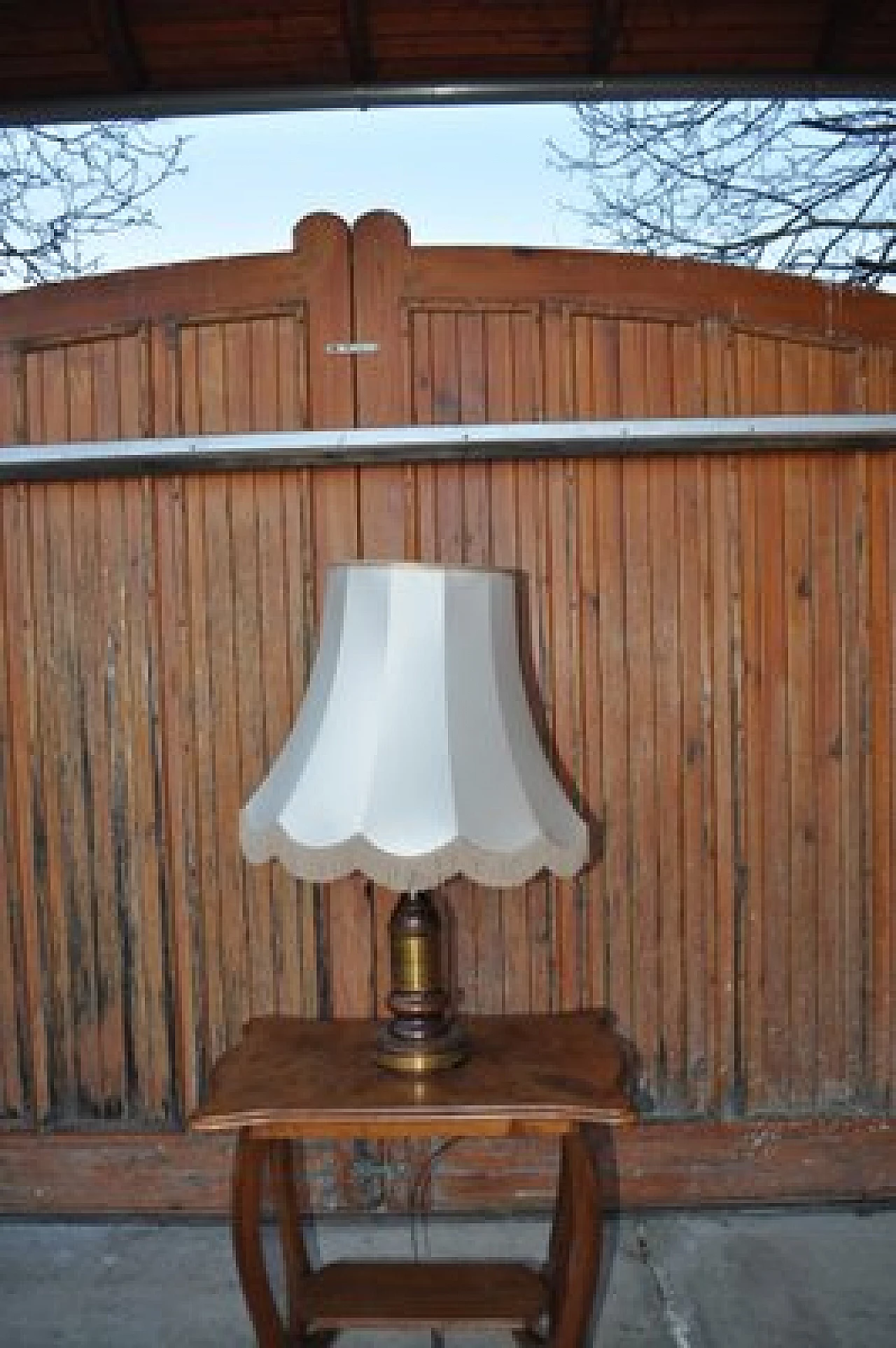 Brass and wood table lamp with fringed lampshade, 1950s 1