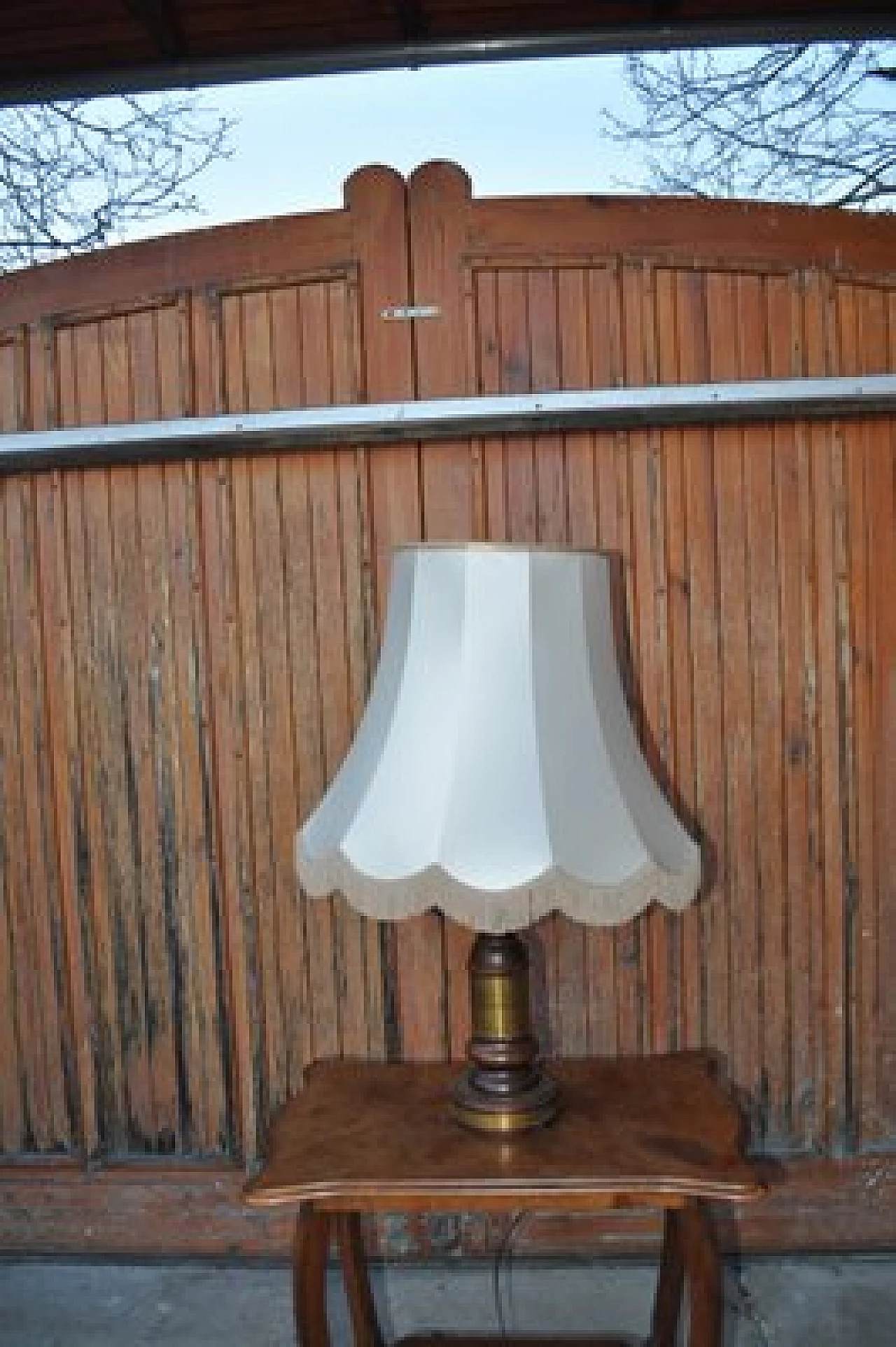 Brass and wood table lamp with fringed lampshade, 1950s 5