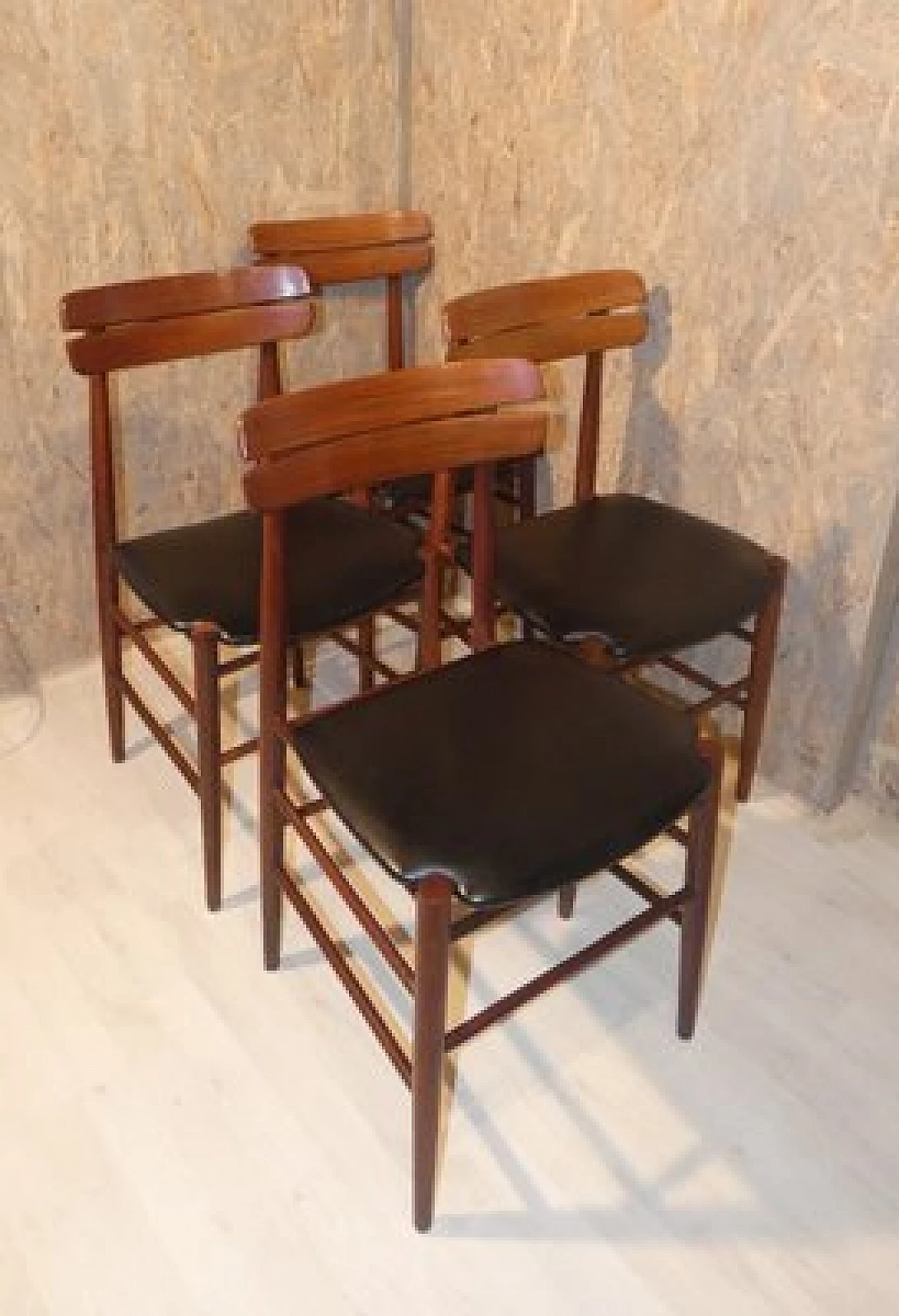 4 Chairs in skai and rosewood, 1950s 6