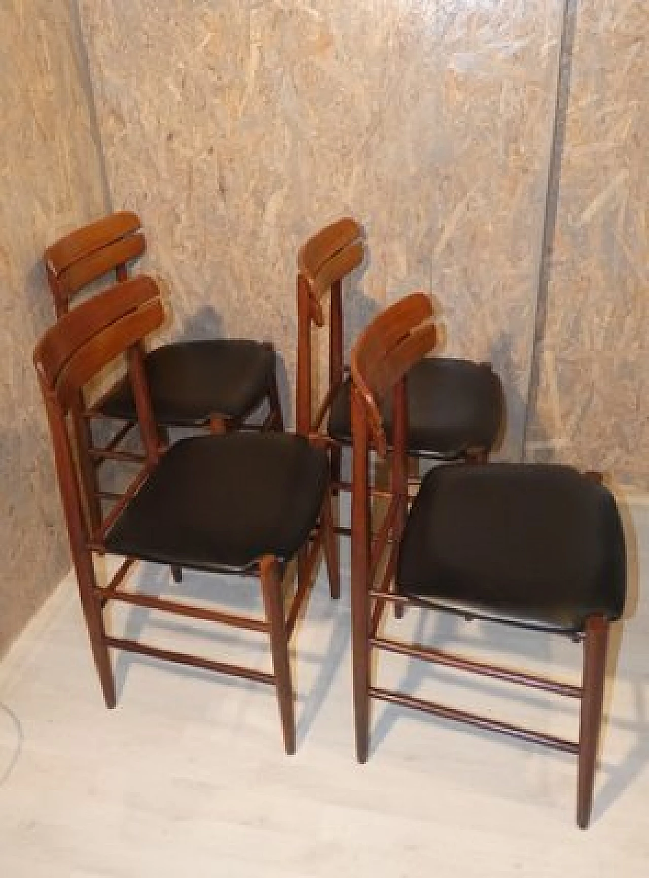 4 Chairs in skai and rosewood, 1950s 7