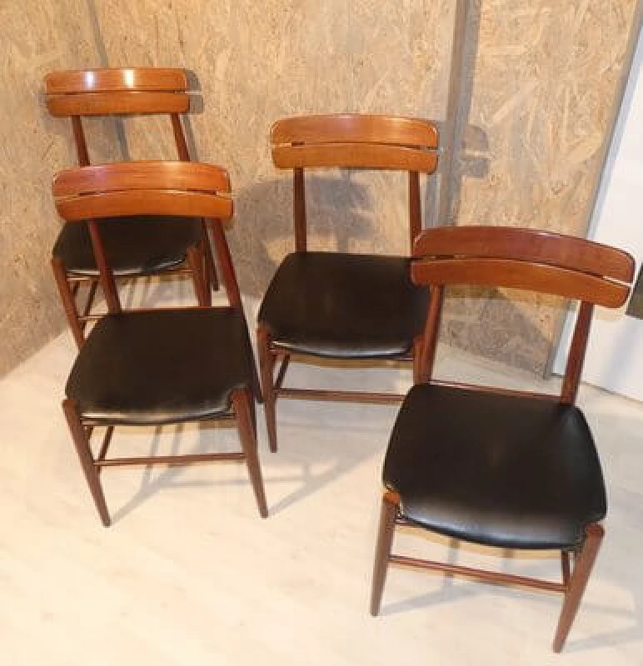 4 Chairs in skai and rosewood, 1950s 20