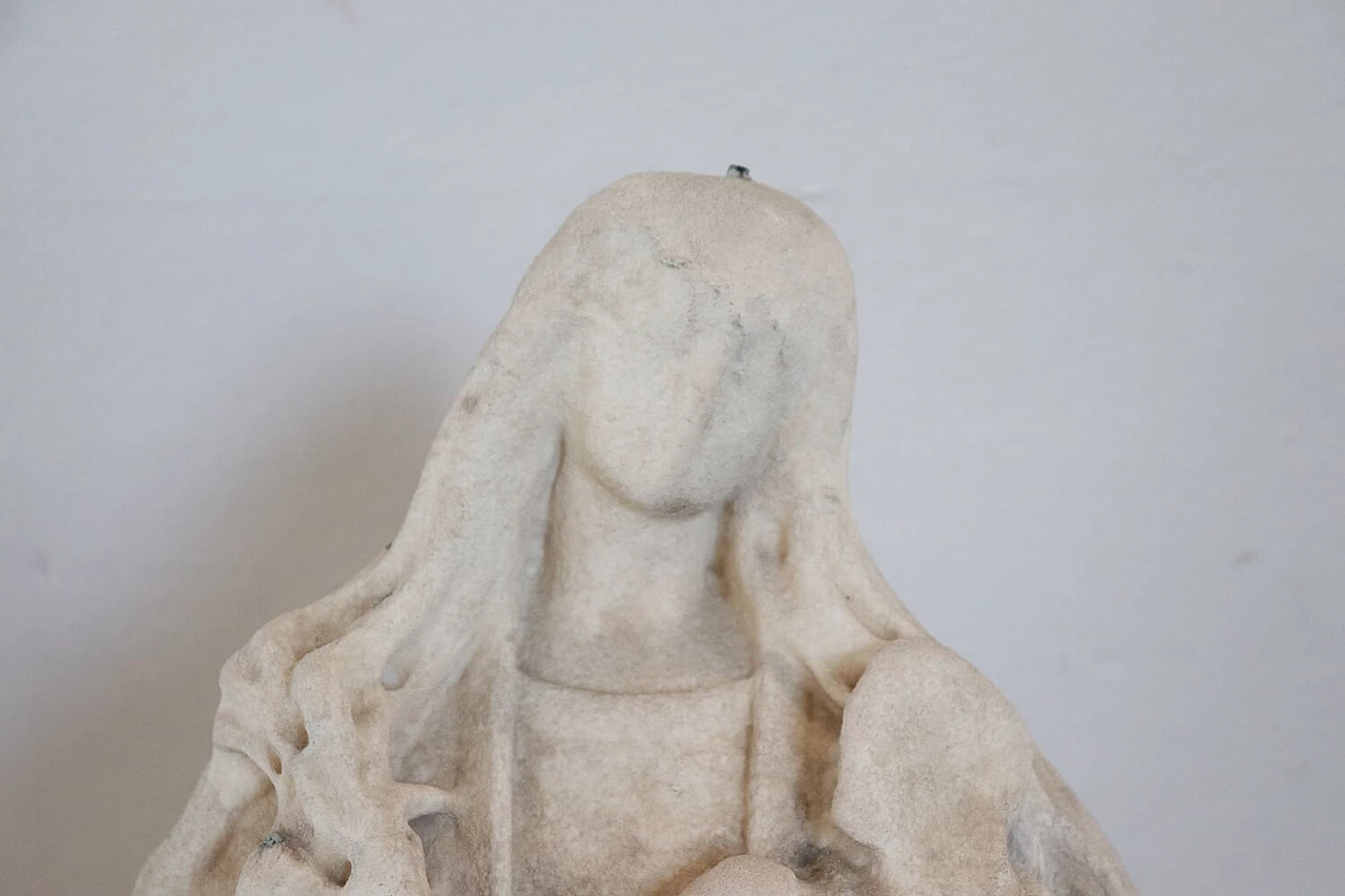 Sculpture of Madonna and Child in white marble, '500 2