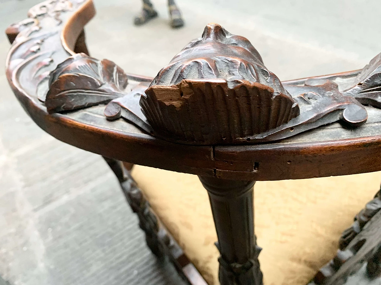 Renaissance style corner chair with carvings, 19th century 4