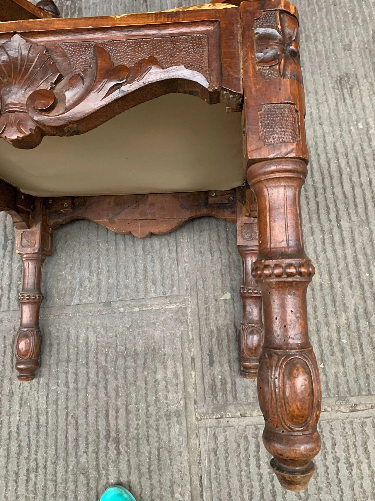 Renaissance style corner chair with carvings, 19th century 15