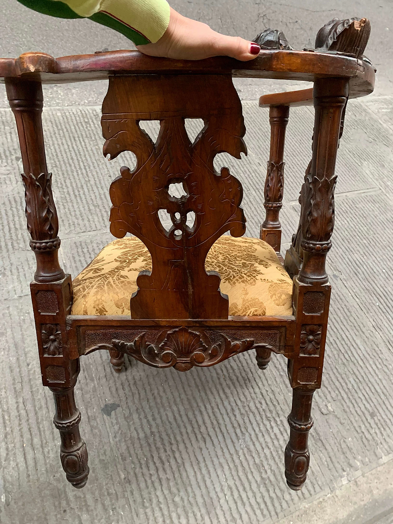 Renaissance style corner chair with carvings, 19th century 23