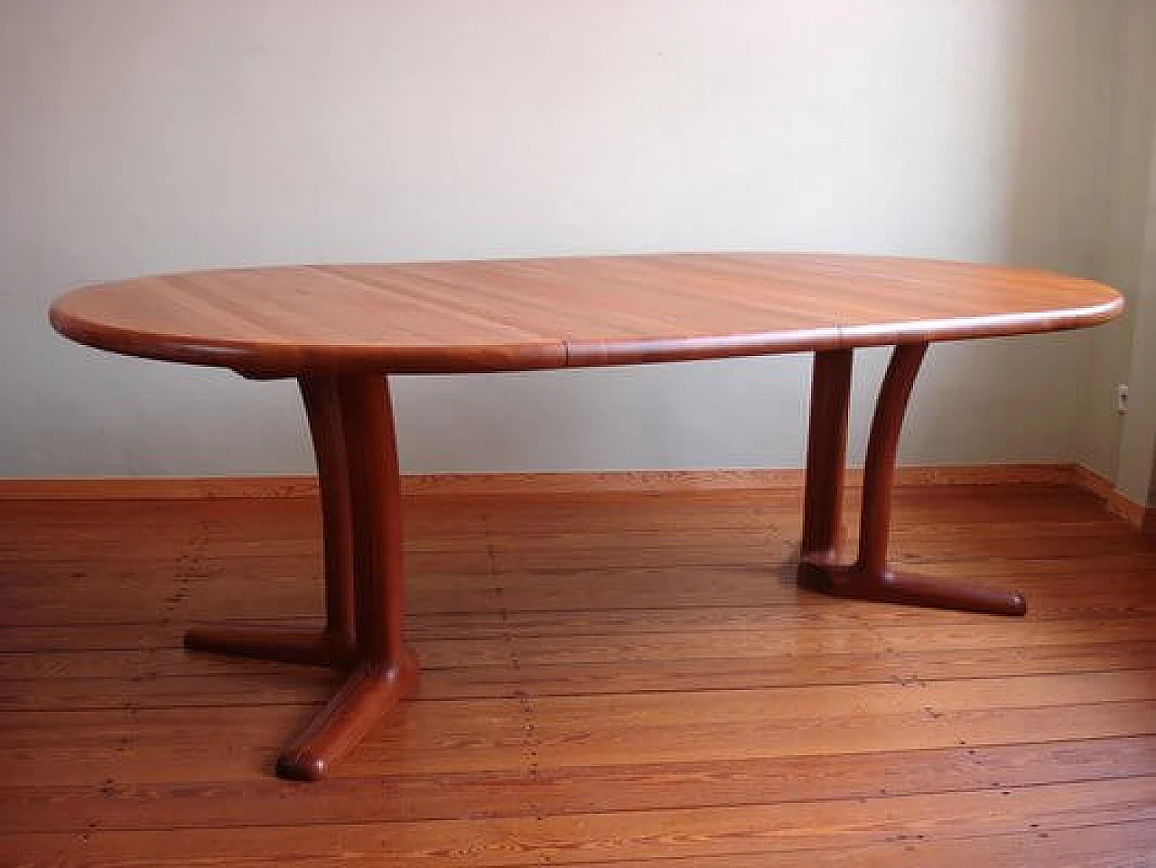 Extendable round table in teak by Dyrlund, 1970s 2