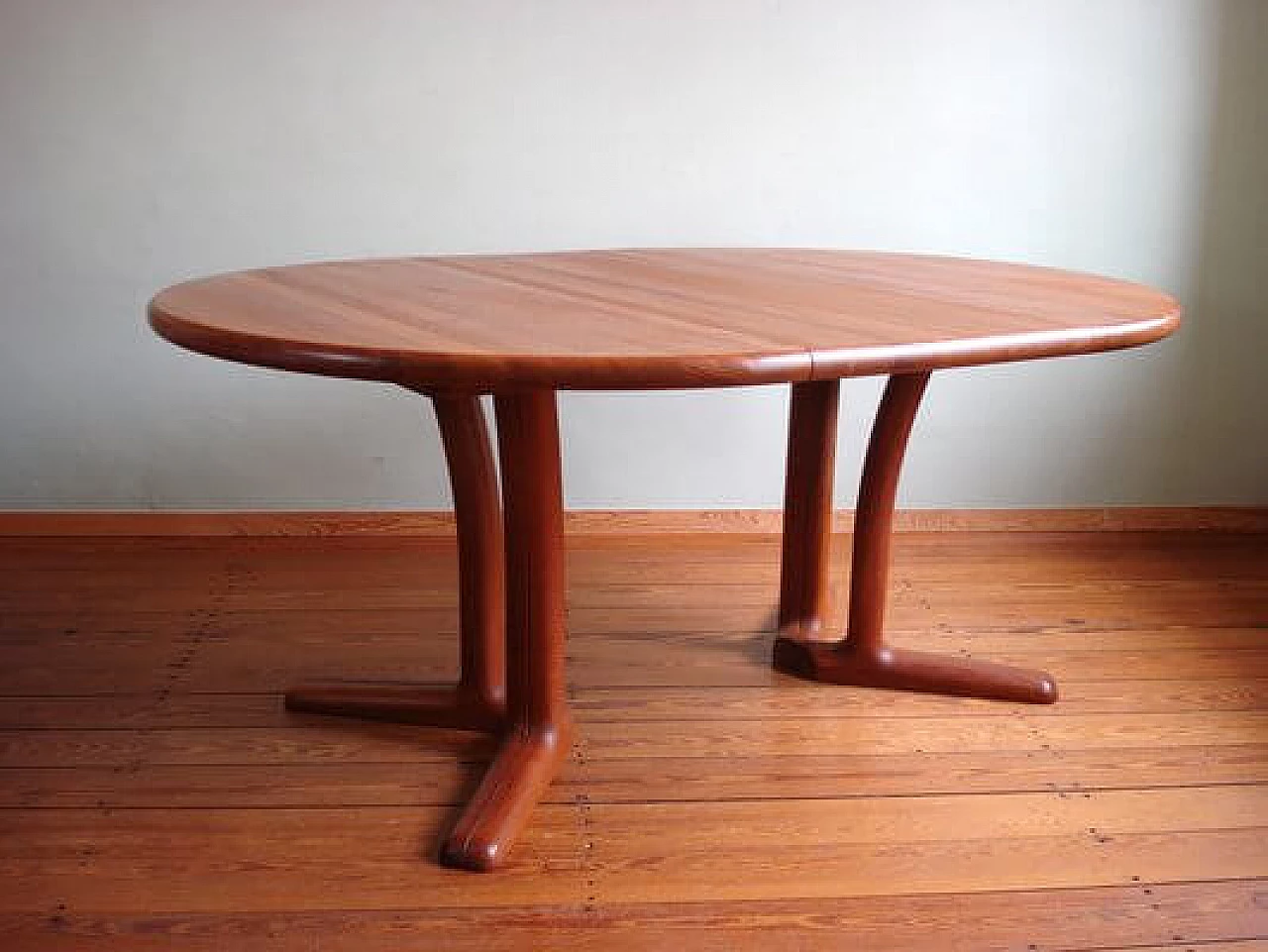 Extendable round table in teak by Dyrlund, 1970s 3