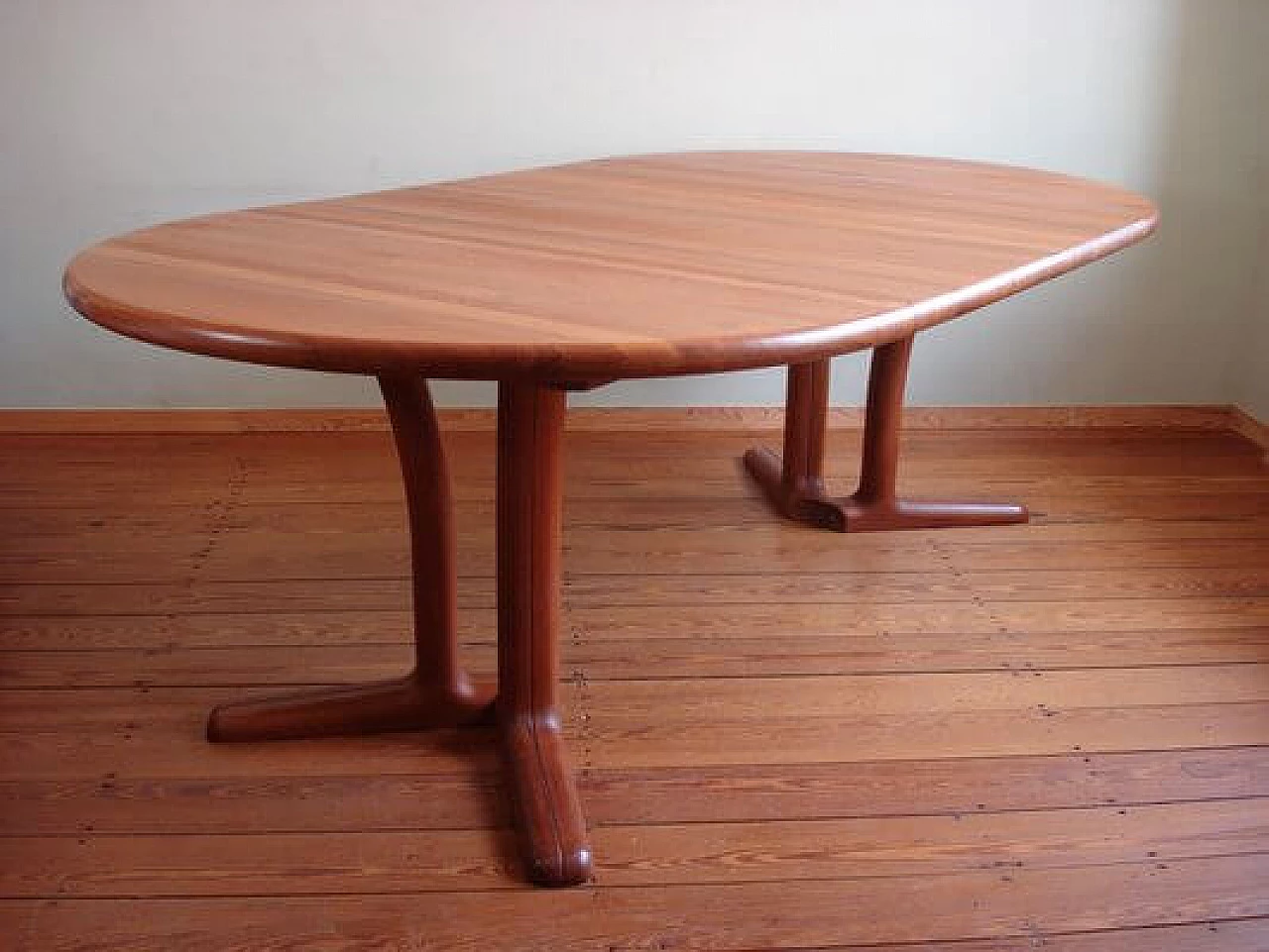 Extendable round table in teak by Dyrlund, 1970s 7