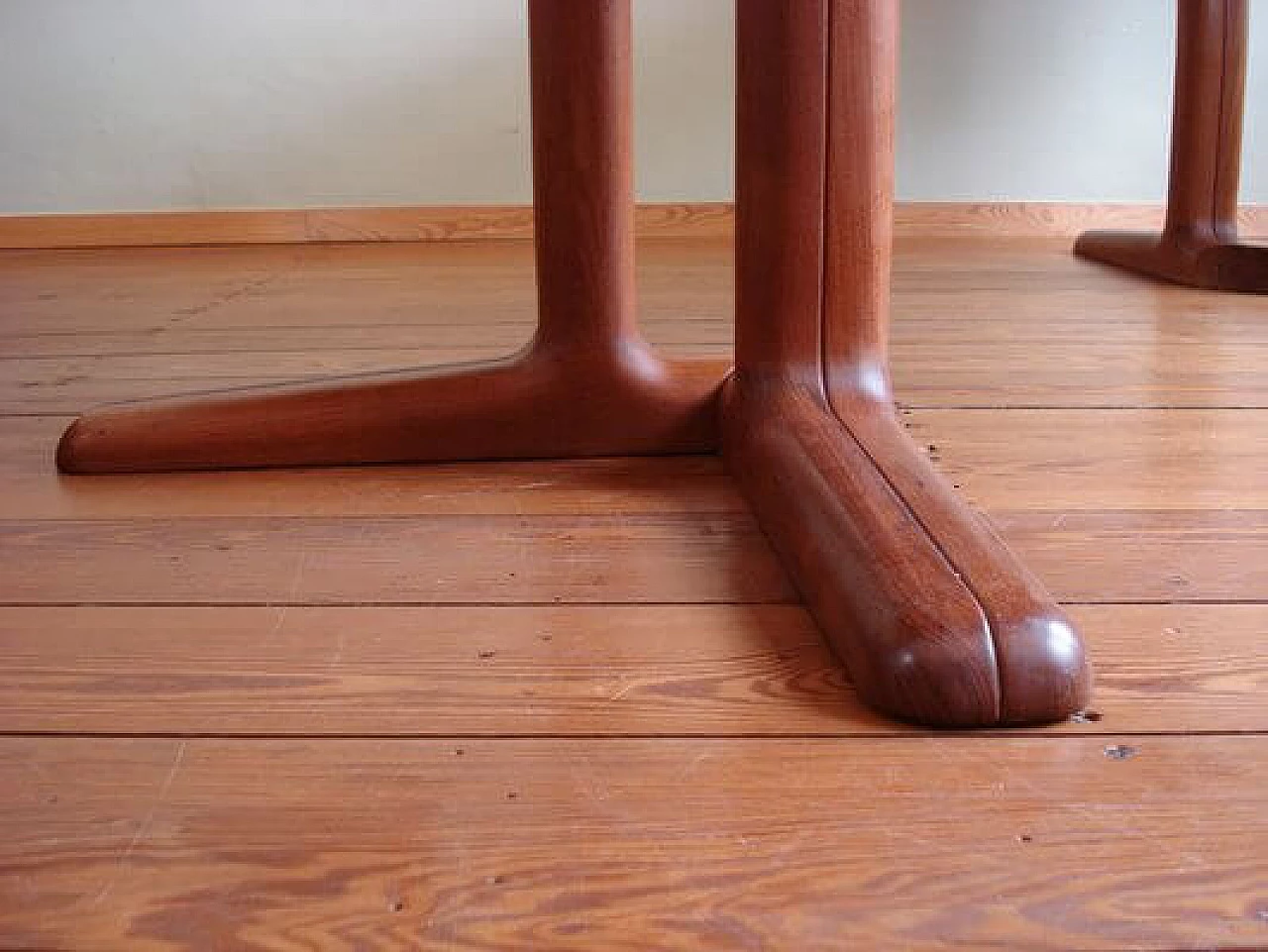 Extendable round table in teak by Dyrlund, 1970s 13