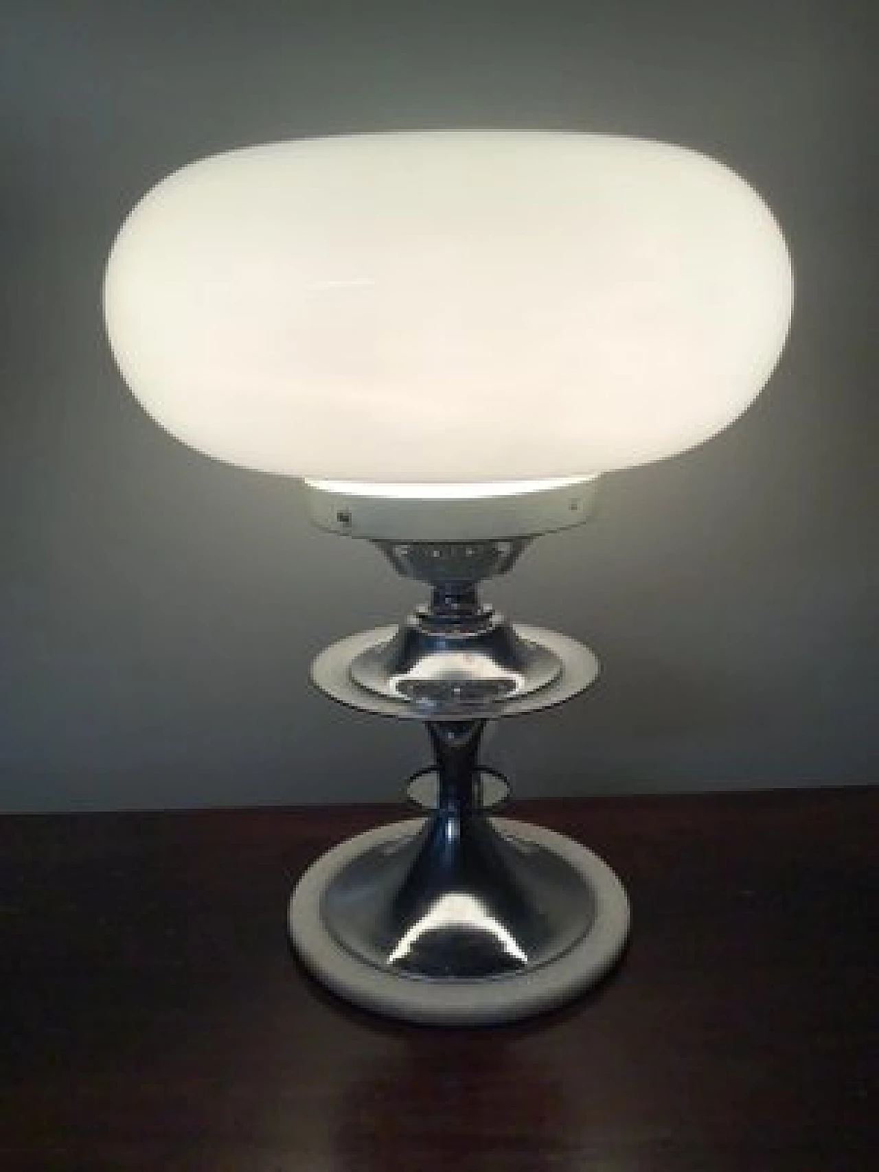 Lampada da tavolo in vetro opalino, anni '60 1