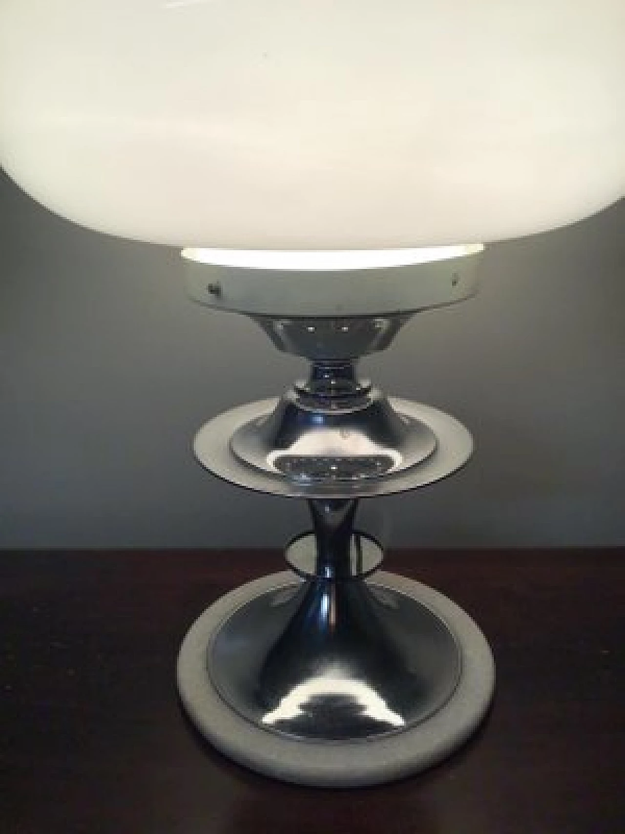 Lampada da tavolo in vetro opalino, anni '60 6