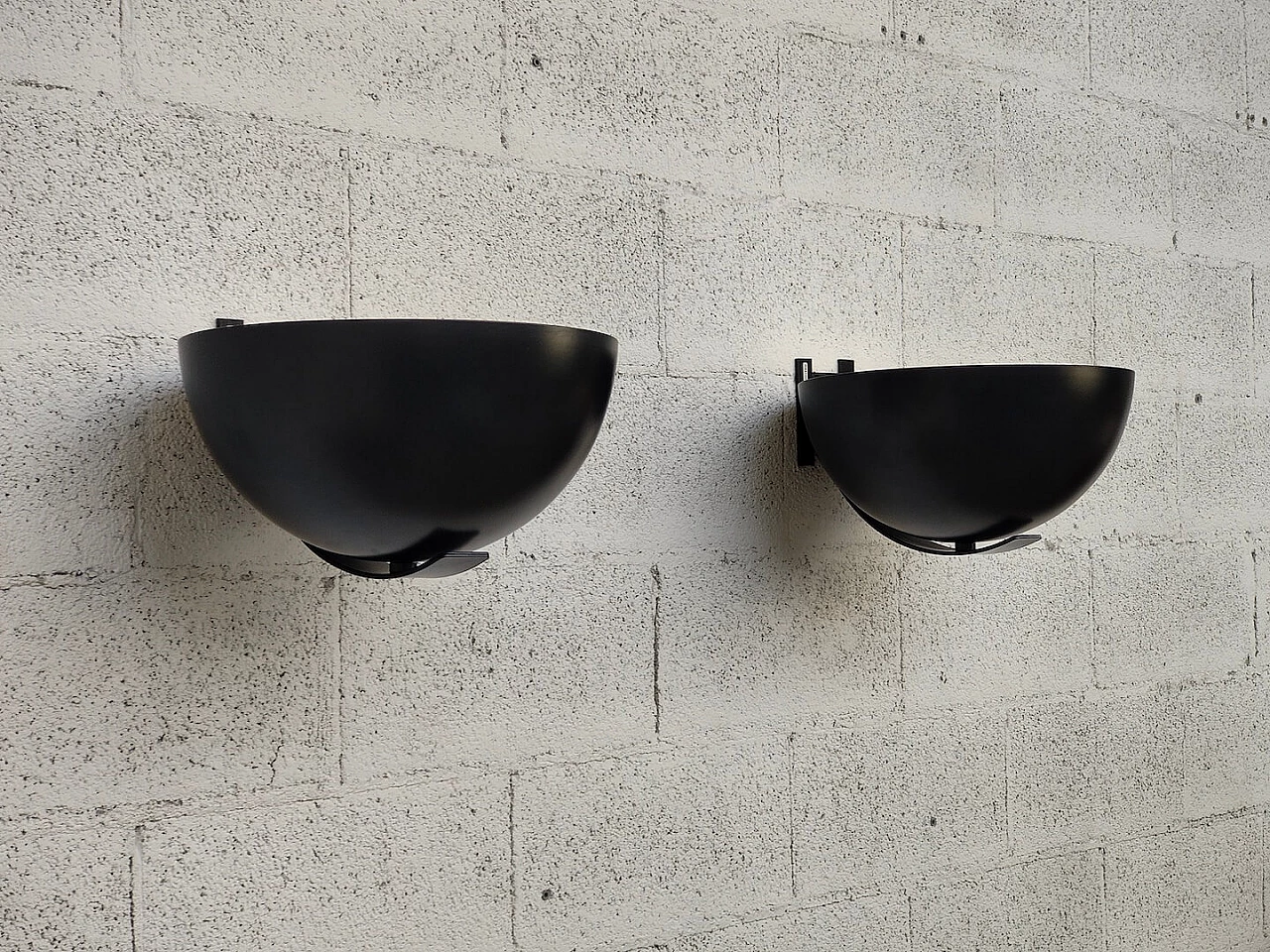 Pair of black wall sconces 1189 by Elio Martinelli for Martinelli Luce, 1970s 7