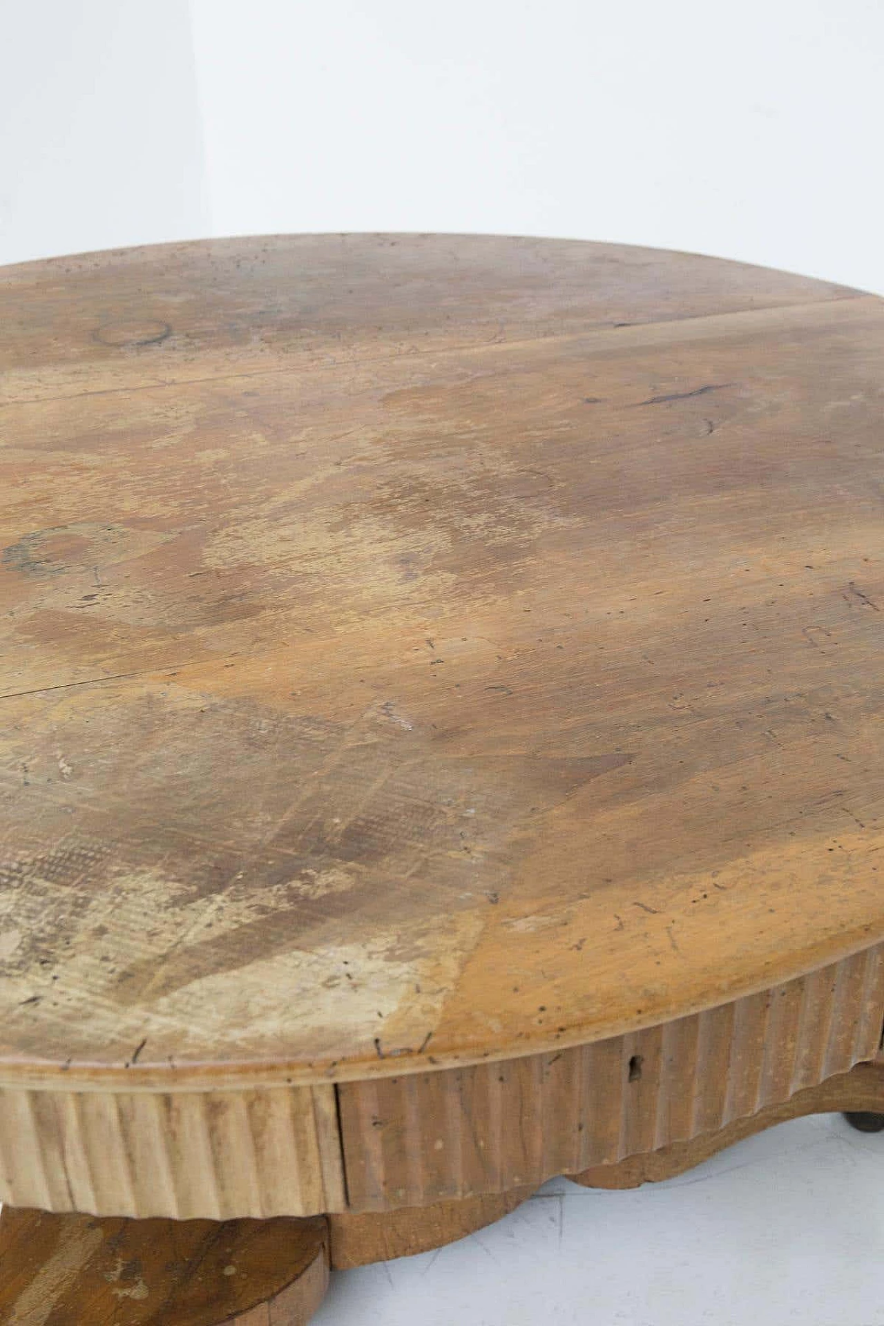 Empire walnut round table, 18th century 4