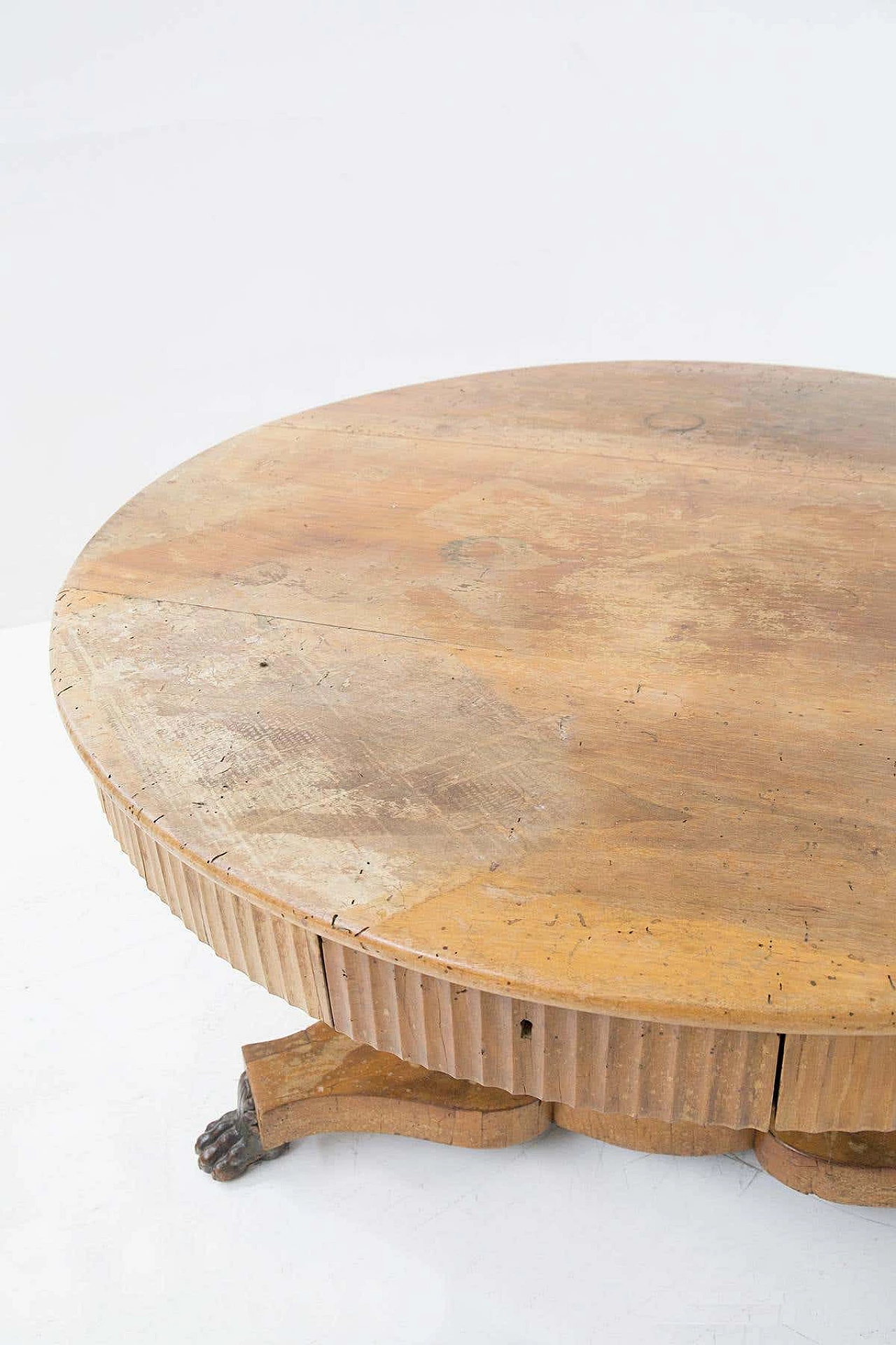 Empire walnut round table, 18th century 9