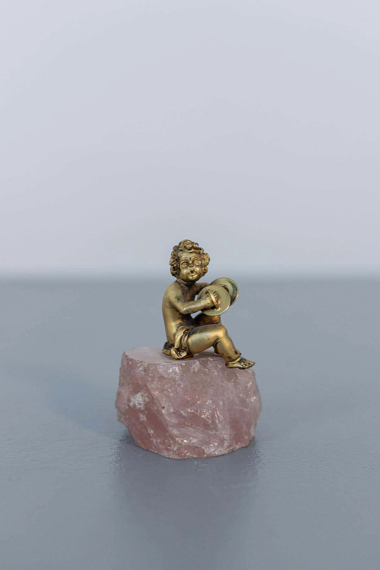 Gilded silver sculpture of a cherub on a rose quartz base, late 18th century 3