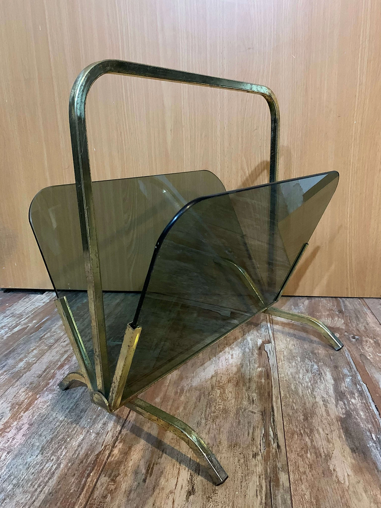 Magazine rack in brass-plated iron and smoked glass, 1970s 3