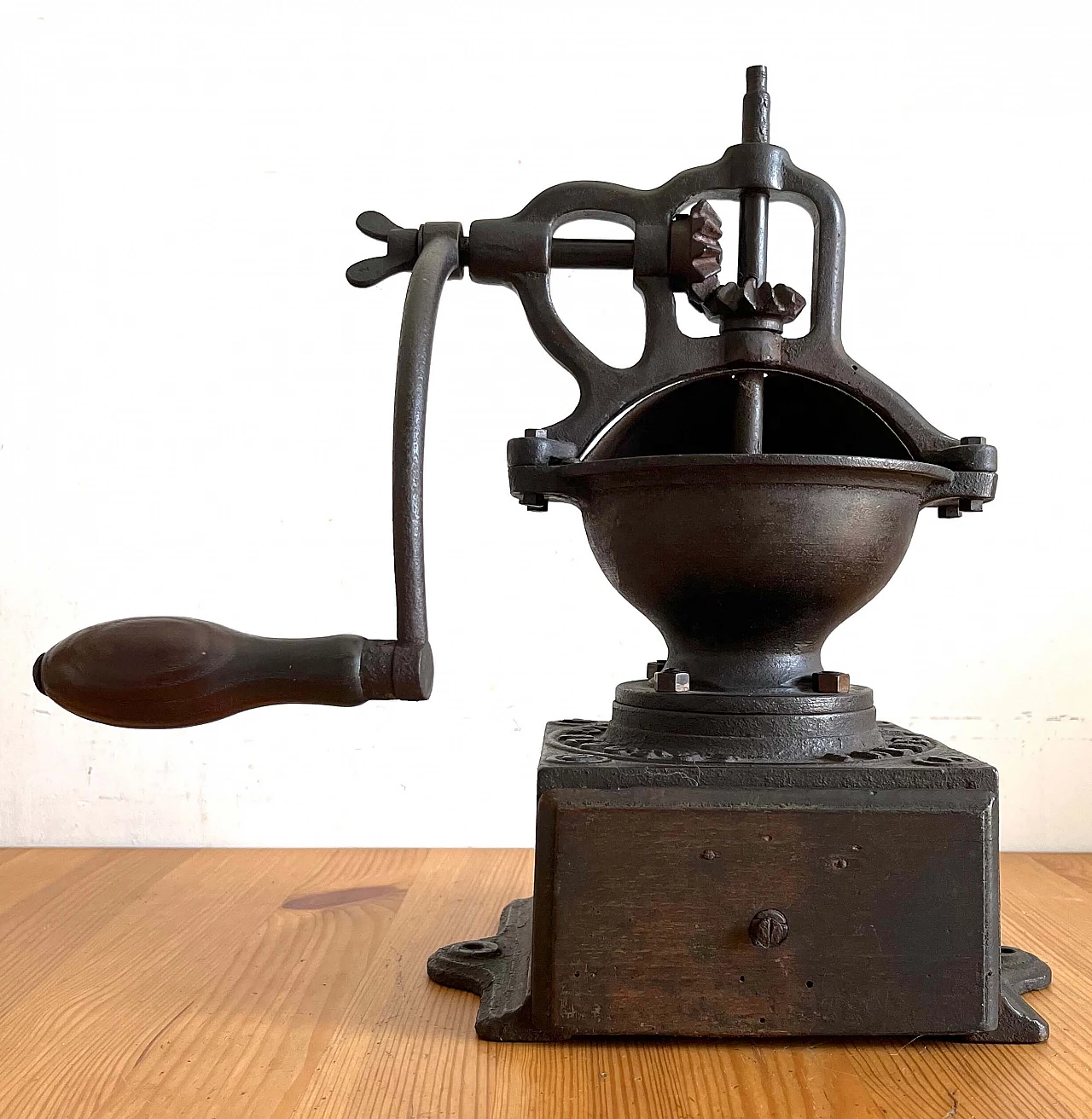 A0 coffee grinder in cast iron by Peugeot Freres, late 19th century 1