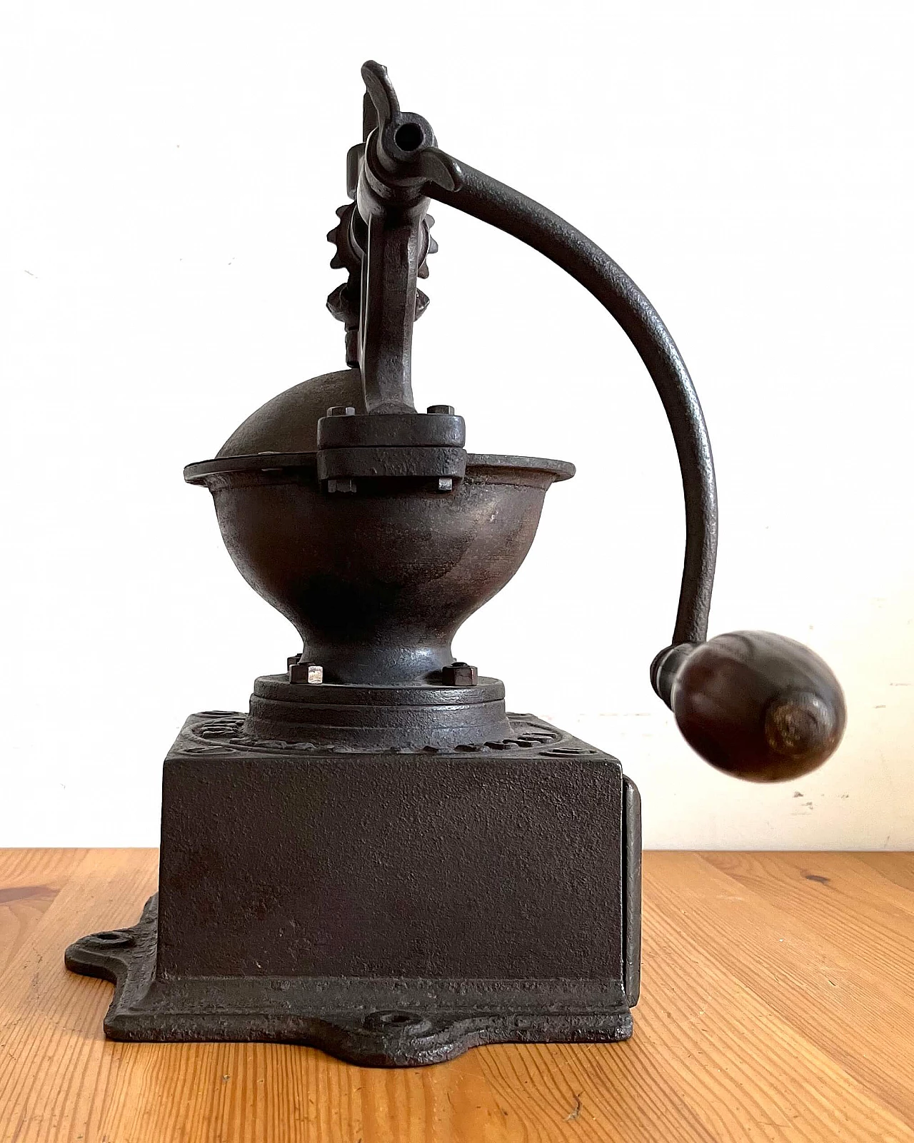 A0 coffee grinder in cast iron by Peugeot Freres, late 19th century 3