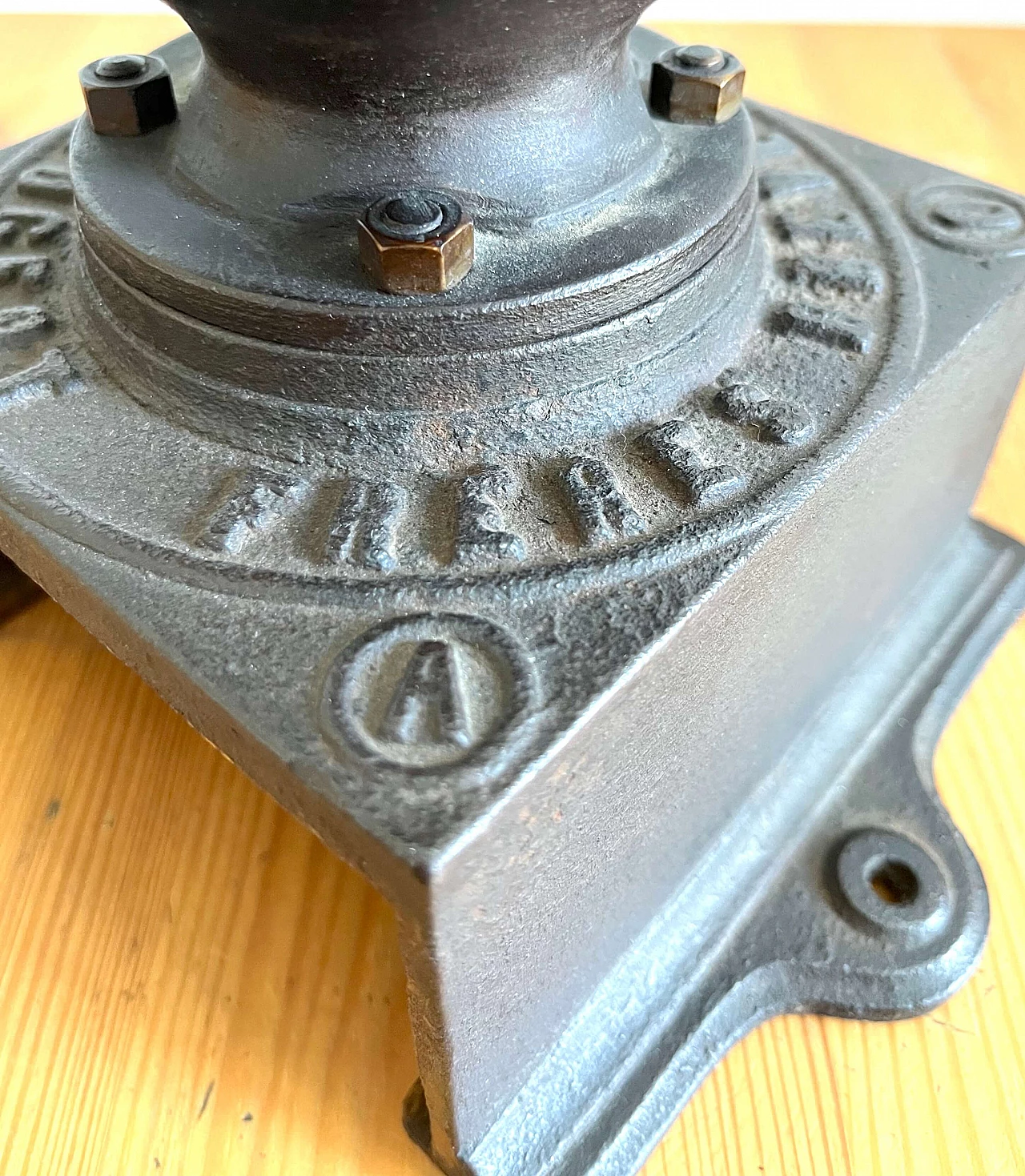 A0 coffee grinder in cast iron by Peugeot Freres, late 19th century 14