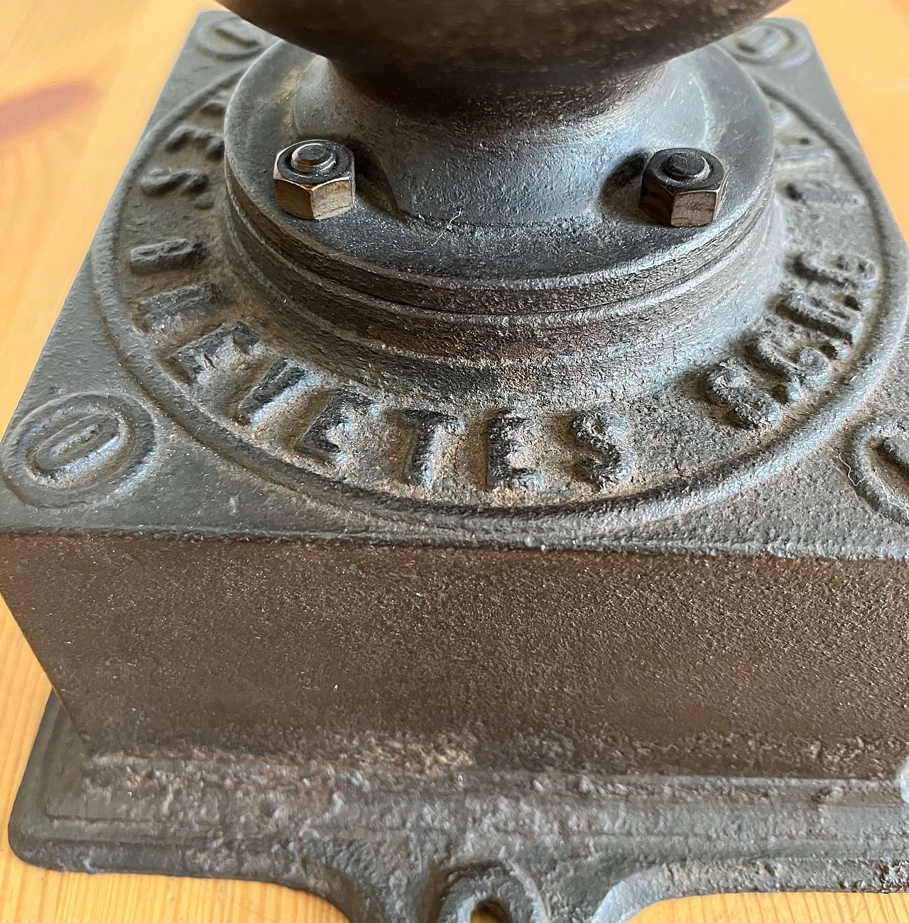 A0 coffee grinder in cast iron by Peugeot Freres, late 19th century 15