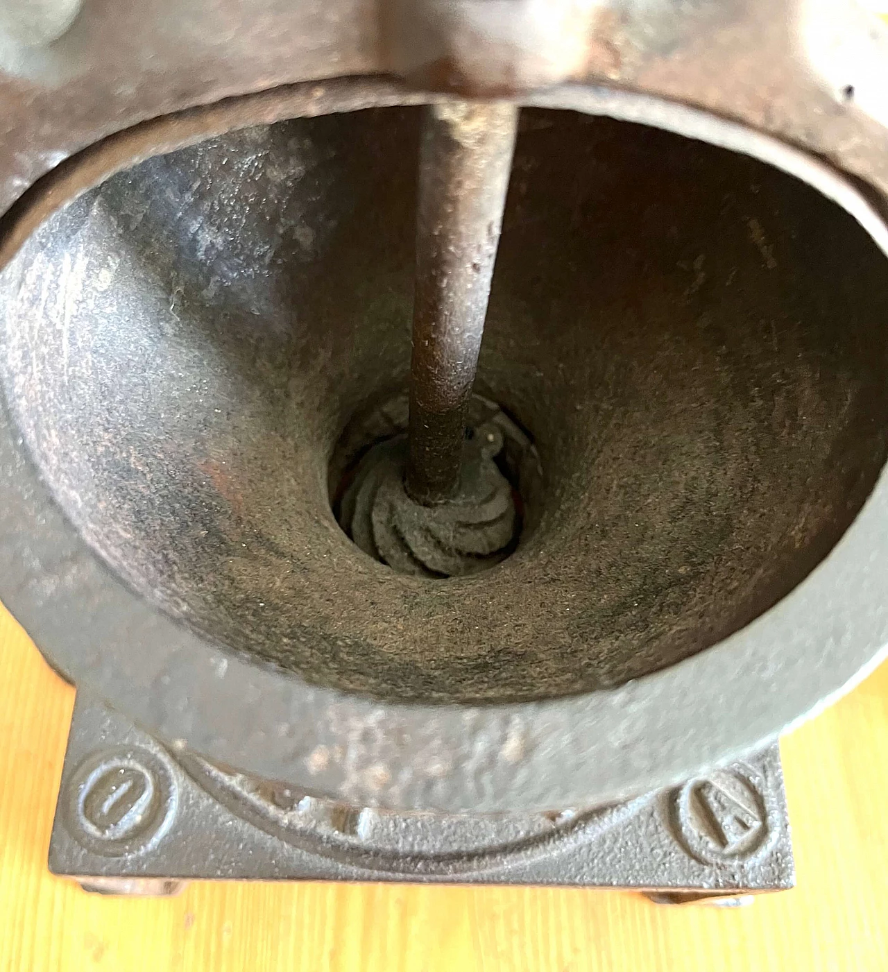 A0 coffee grinder in cast iron by Peugeot Freres, late 19th century 17