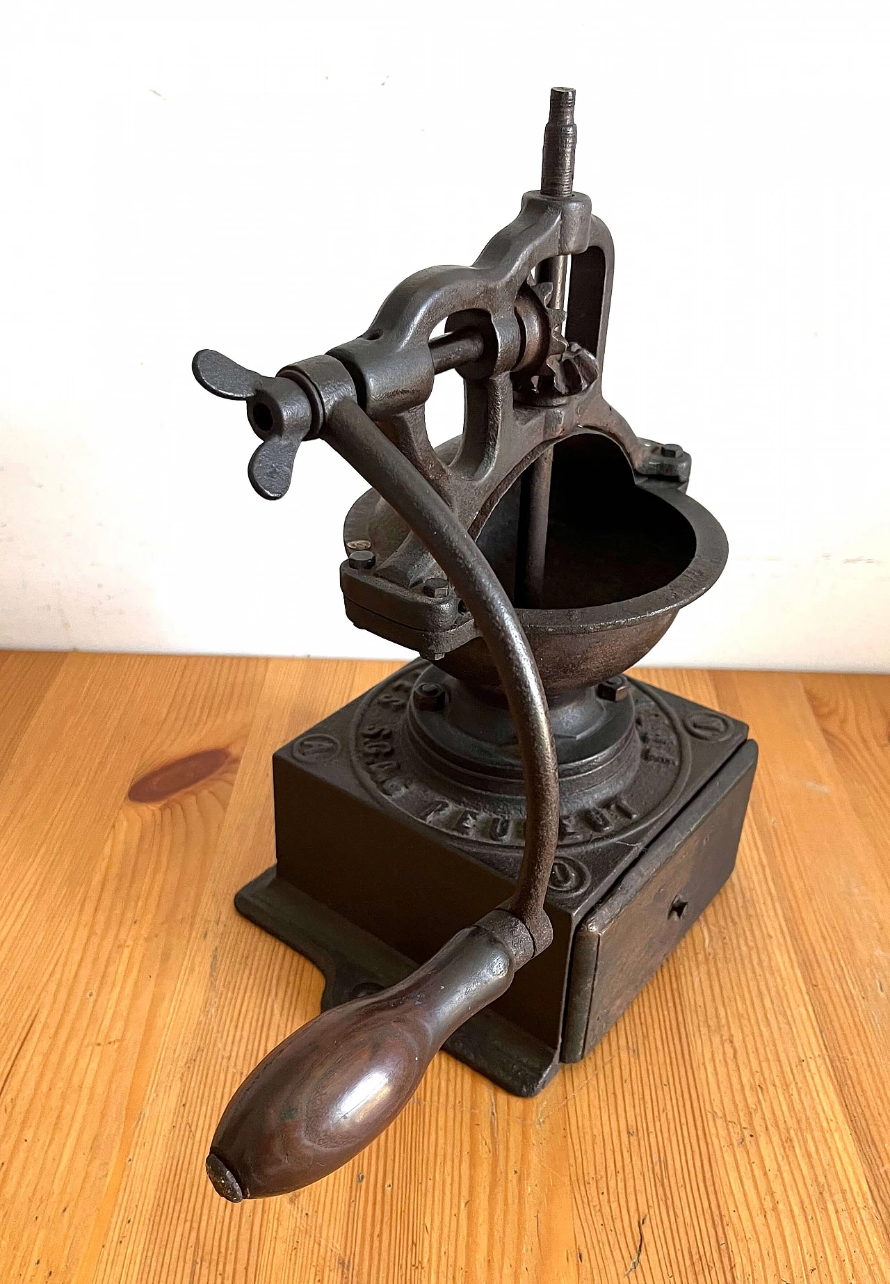 A0 coffee grinder in cast iron by Peugeot Freres, late 19th century 20