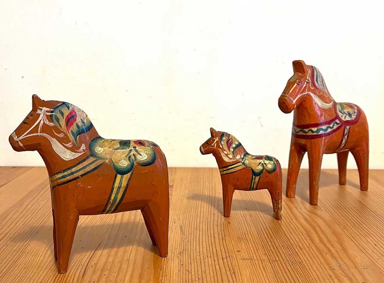 3 Dala horse figurines in wood, 1950s 2