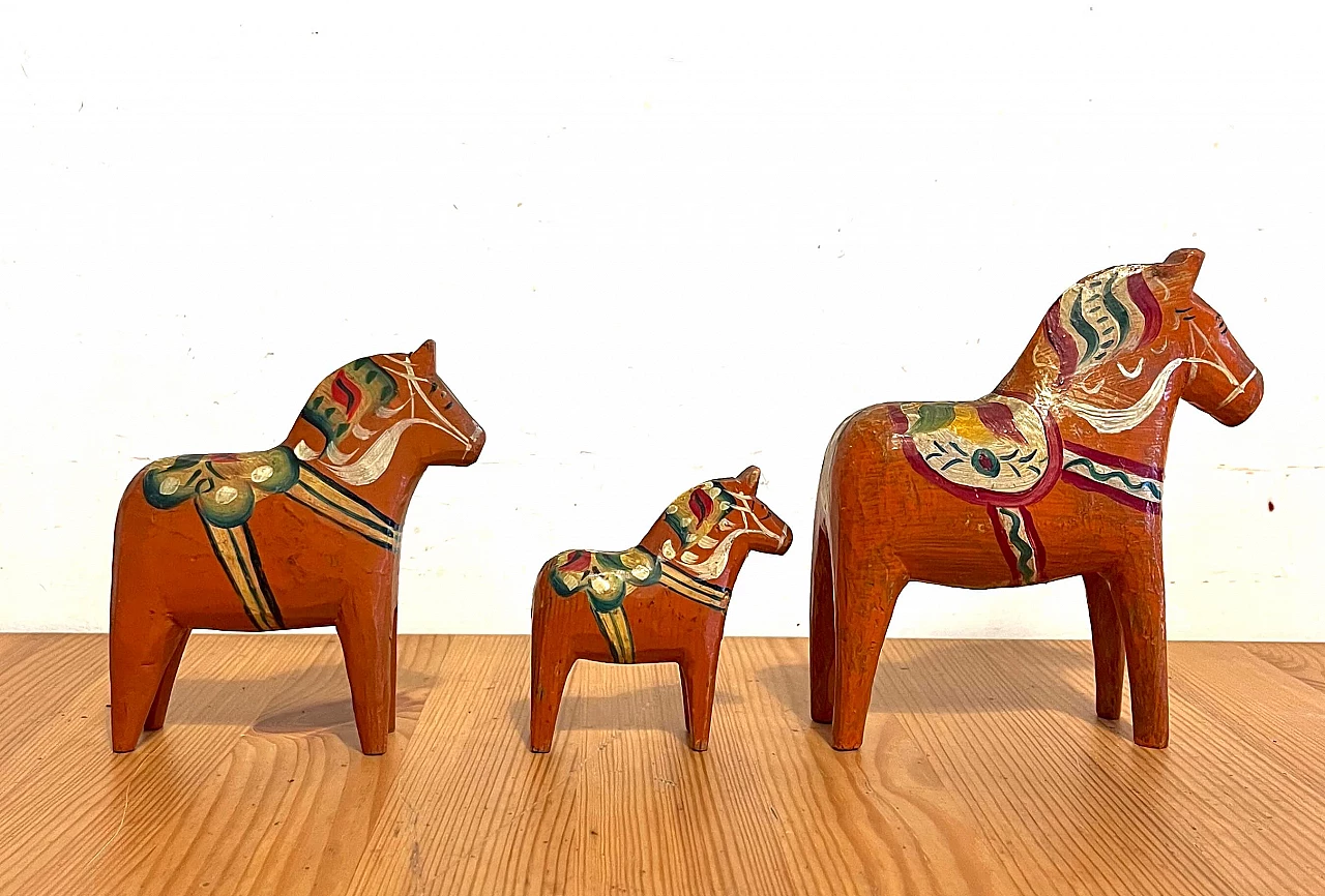 3 Dala horse figurines in wood, 1950s 3