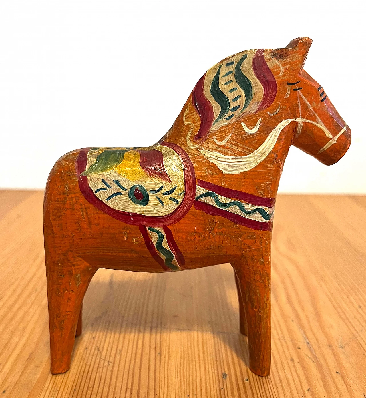 3 Dala horse figurines in wood, 1950s 7