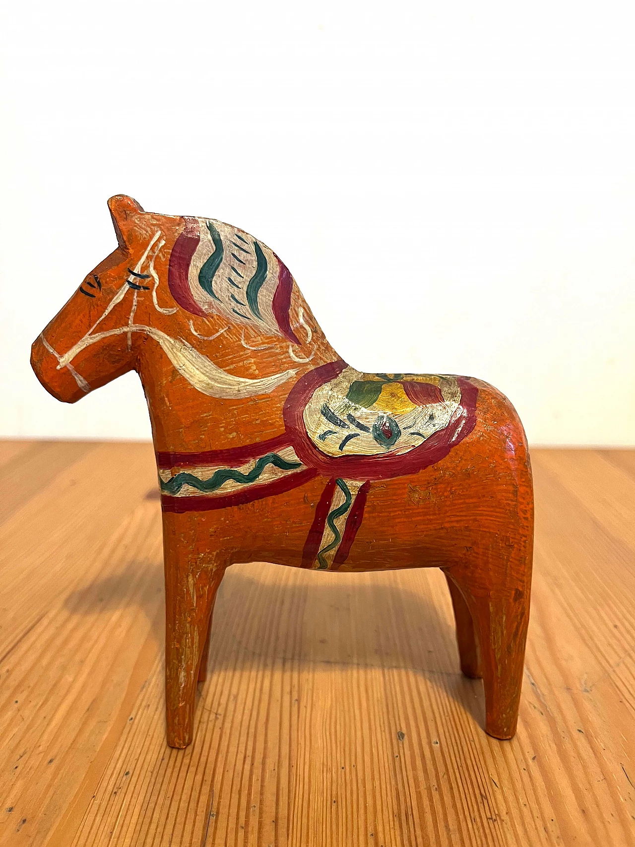 3 Dala horse figurines in wood, 1950s 8