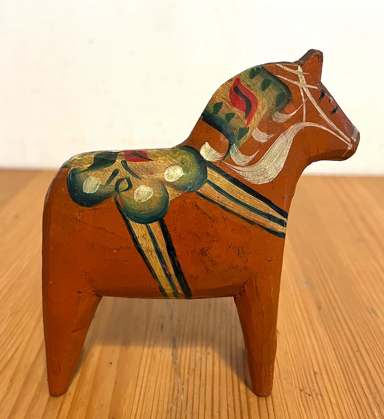 3 Dala horse figurines in wood, 1950s 9