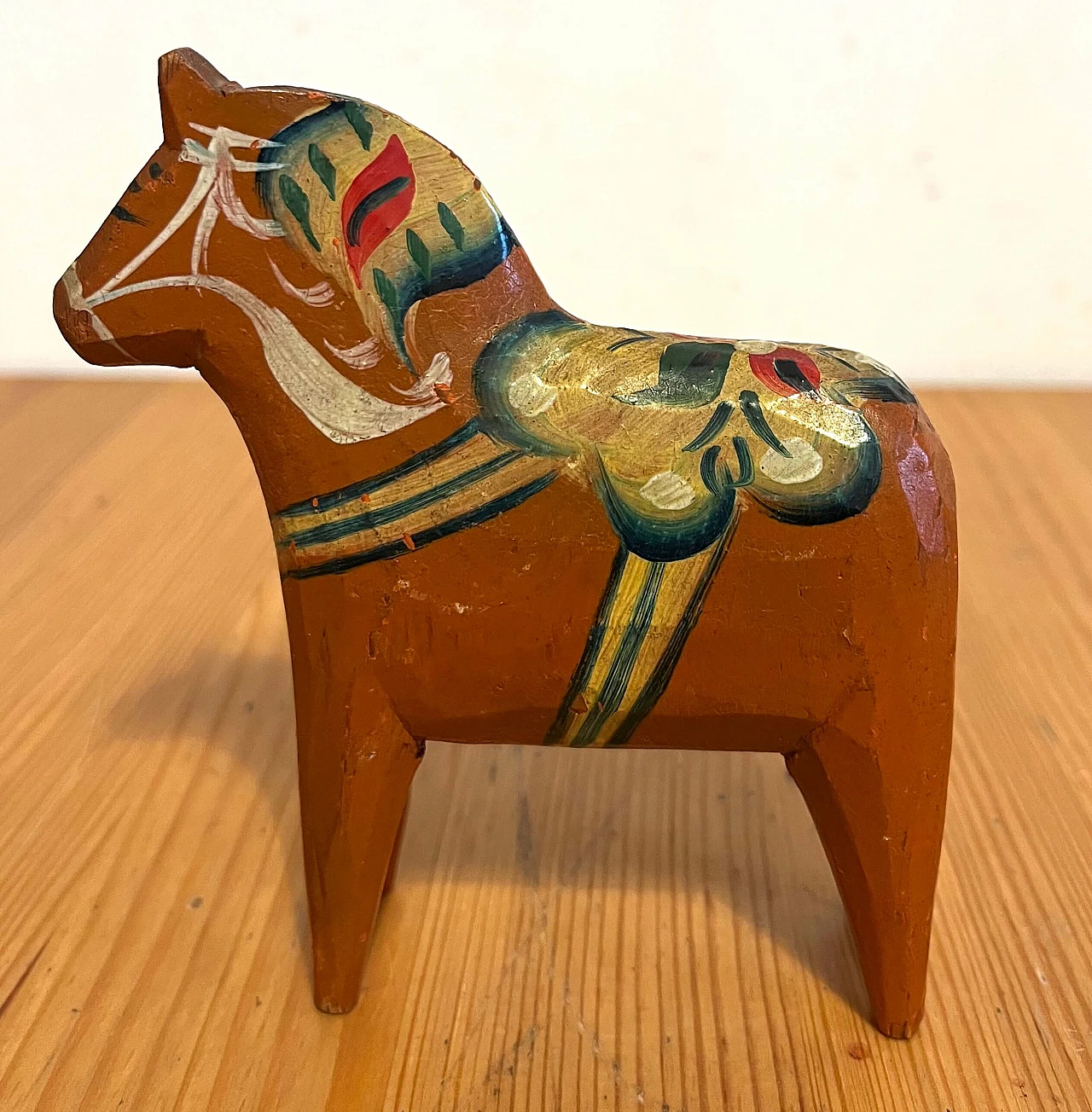 3 Dala horse figurines in wood, 1950s 11