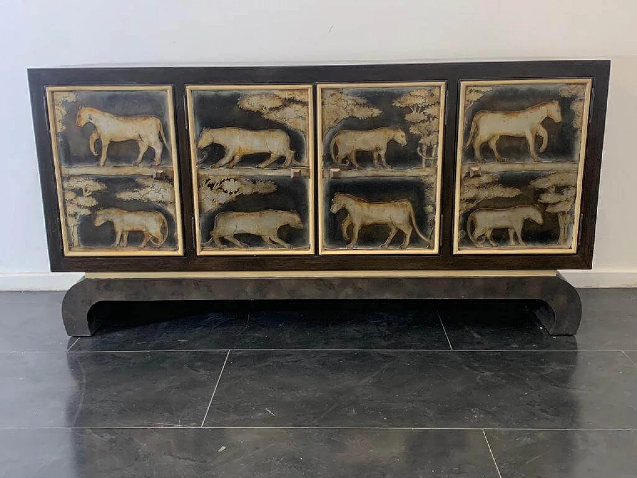 Credenza in legno laccato con pannelli decorati di Lam Lee Group, anni '90 1