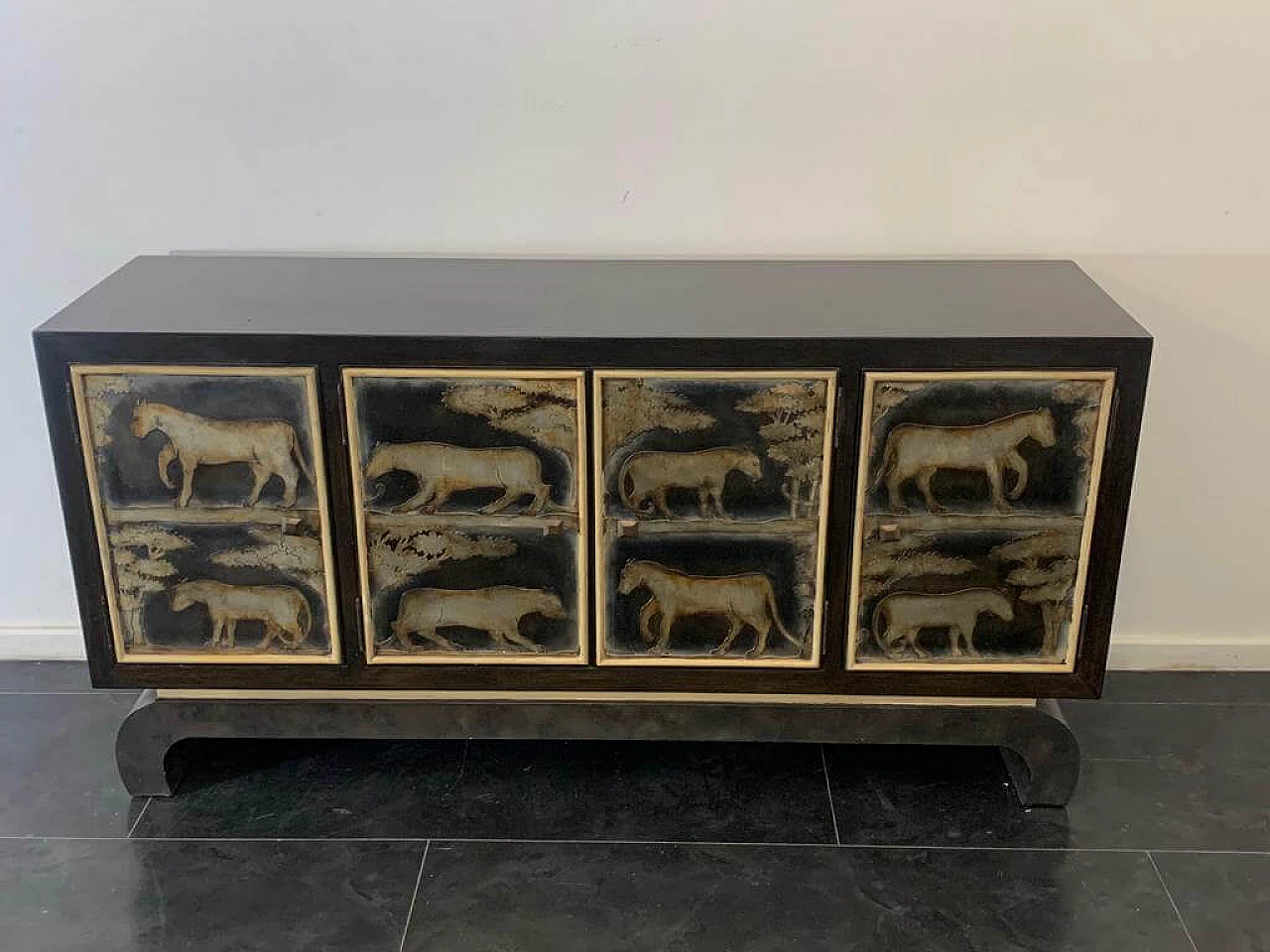 Credenza in legno laccato con pannelli decorati di Lam Lee Group, anni '90 3