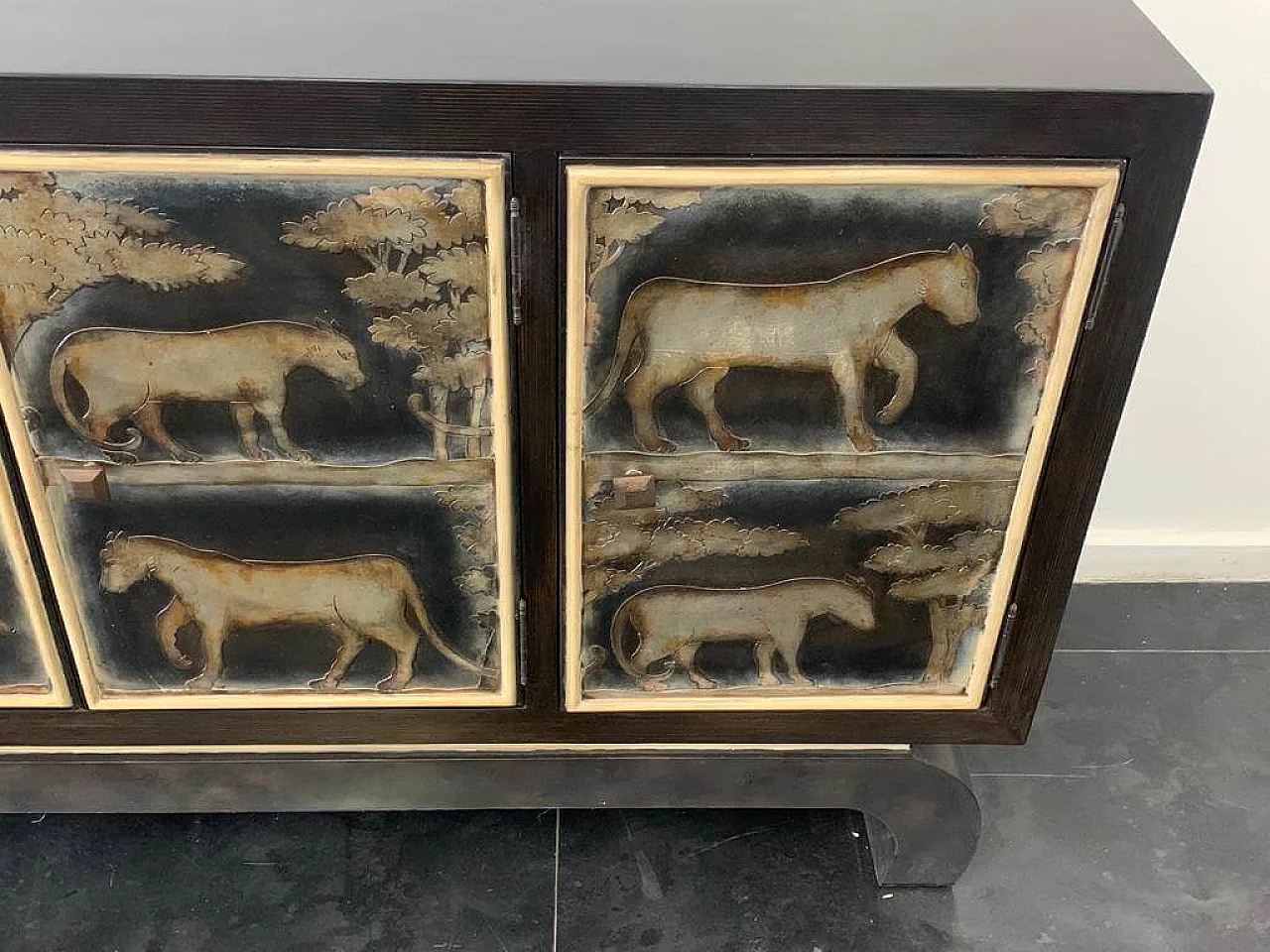 Credenza in legno laccato con pannelli decorati di Lam Lee Group, anni '90 4