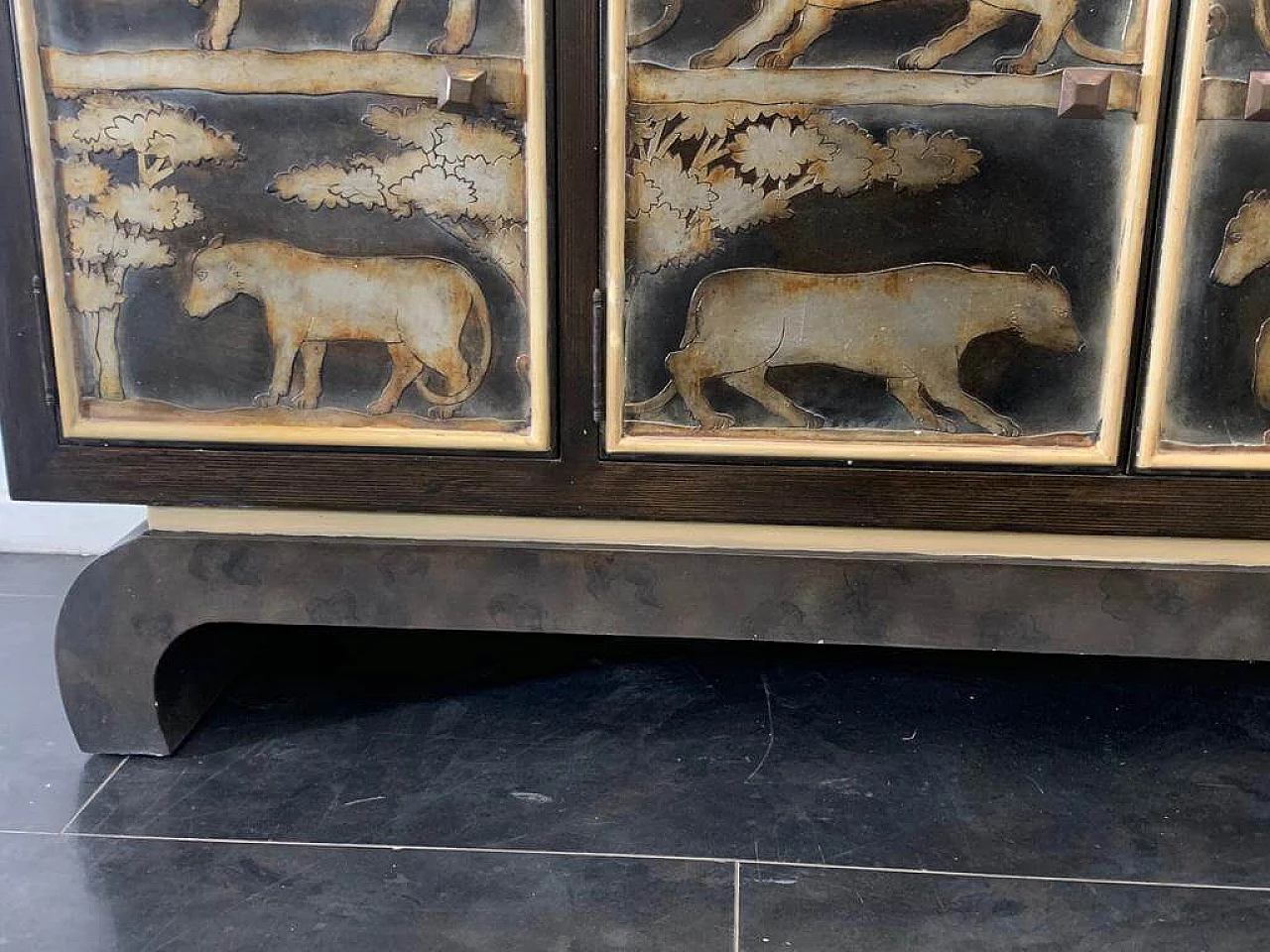 Credenza in legno laccato con pannelli decorati di Lam Lee Group, anni '90 8