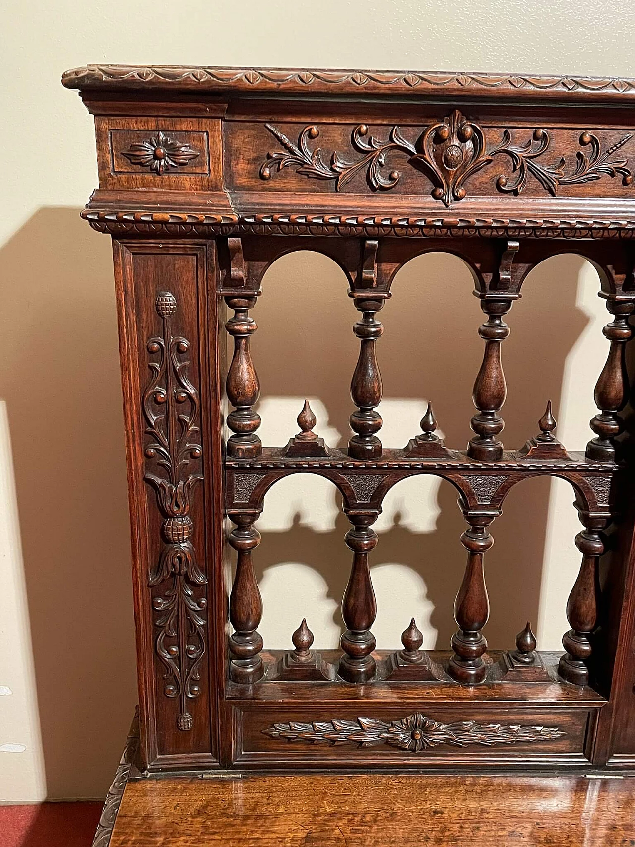 Walnut kneeling-stool with carvings, early 20th century 4